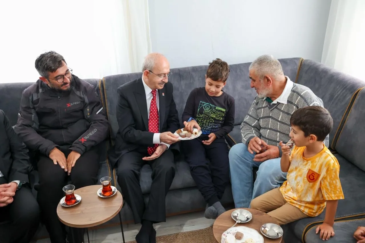 Yol üstü sürpriz ziyaret: Kılıçdaroğlu'nun Bolu durağında samimi anlar