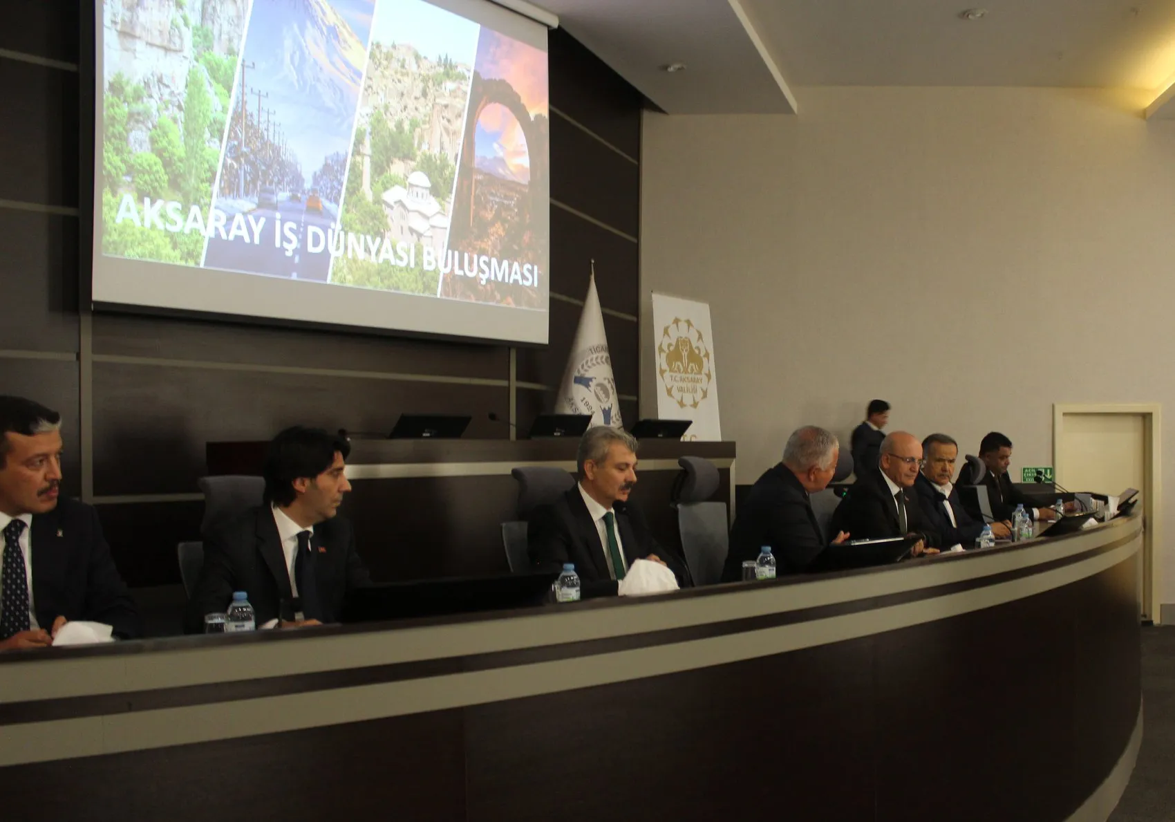 Mehmet Şimşek'in Aksaray Mesaisi: Ekonominin Rotası İş Dünyasıyla Çizildi
