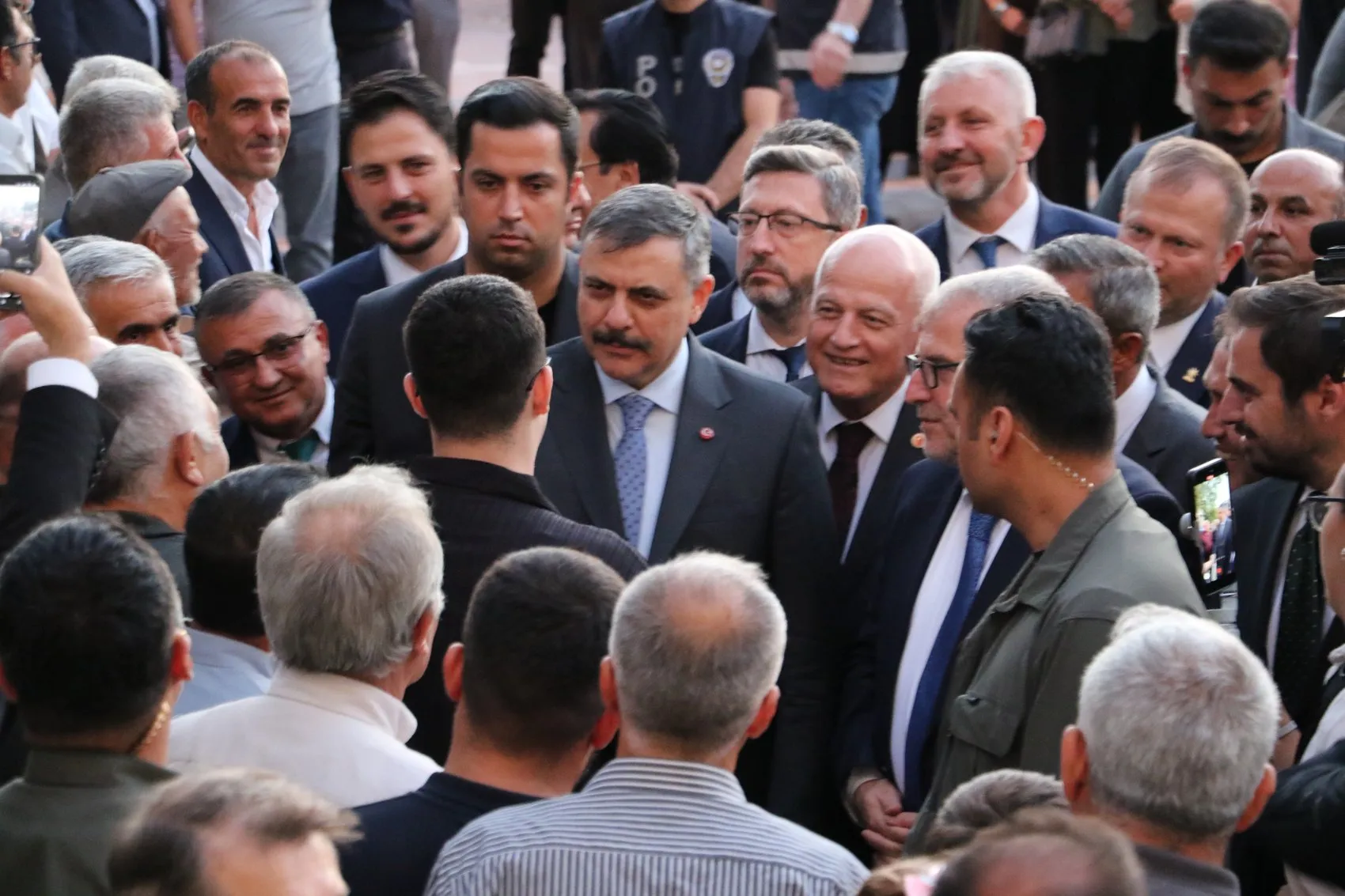 Yıllar sonra aynı topraklarda: Bakan Çiftçi'nin duygusal Yenipazar ziyareti