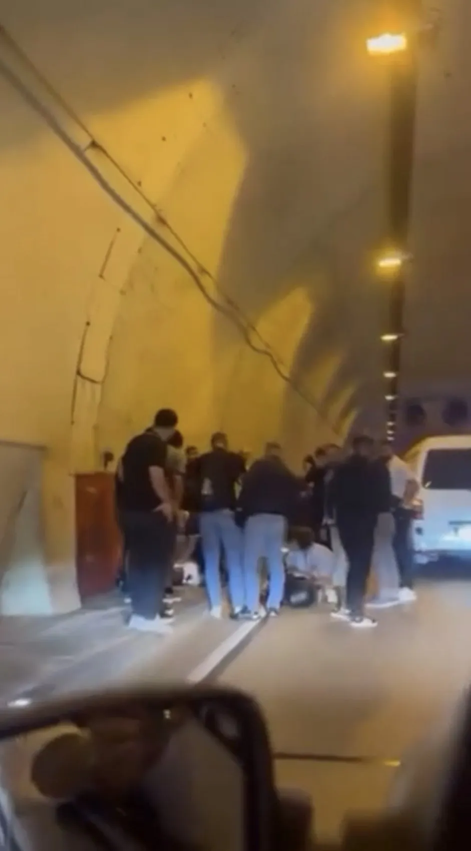 Sarıyer'de tünel içindeki o anlar saniye saniye kaydedildi: Motosikletli sürücü hayatını kaybetti