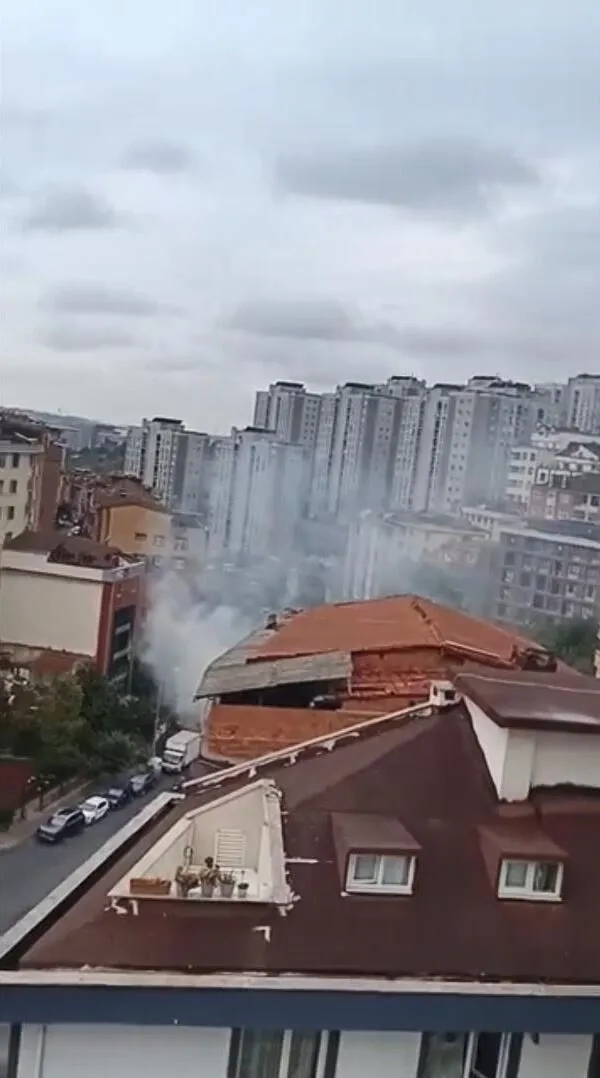 Seyrantepe'de korku dolu anlar: Elektrik direği bir anda alev topuna döndü