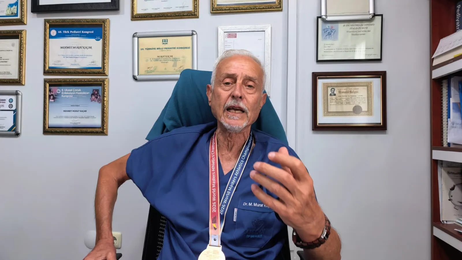 Stetoskopu bıraktı pistlere koştu: 80 yaşındaki doktorun 100 madalyalık büyük hayali