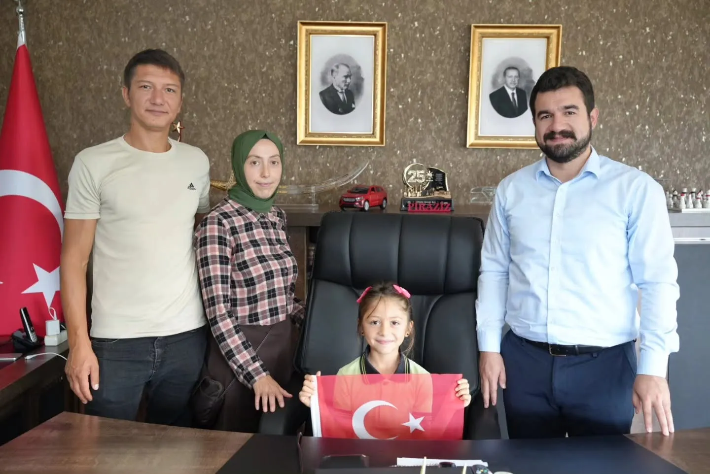 Minik Nehir'in sokaktaki duyarlı hareketi görenleri duygulandırdı