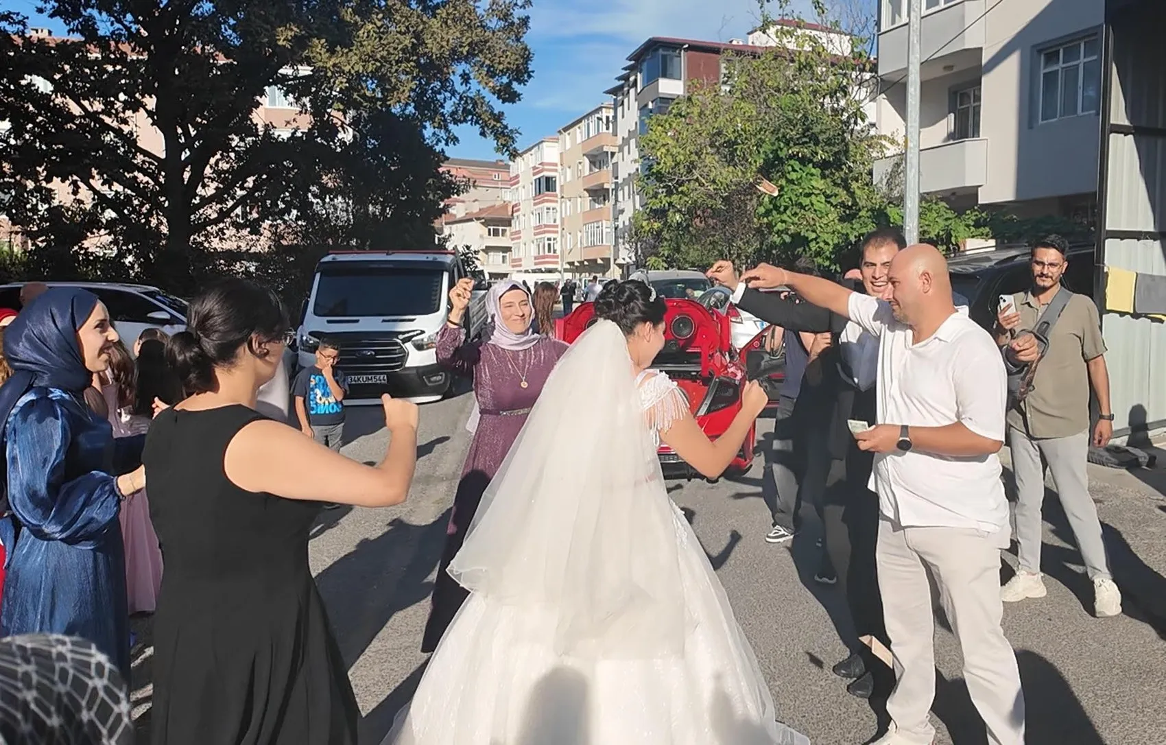 Kapaklı'da unutulmaz gün: Esmanur'un gelinlik hayali gerçek oldu