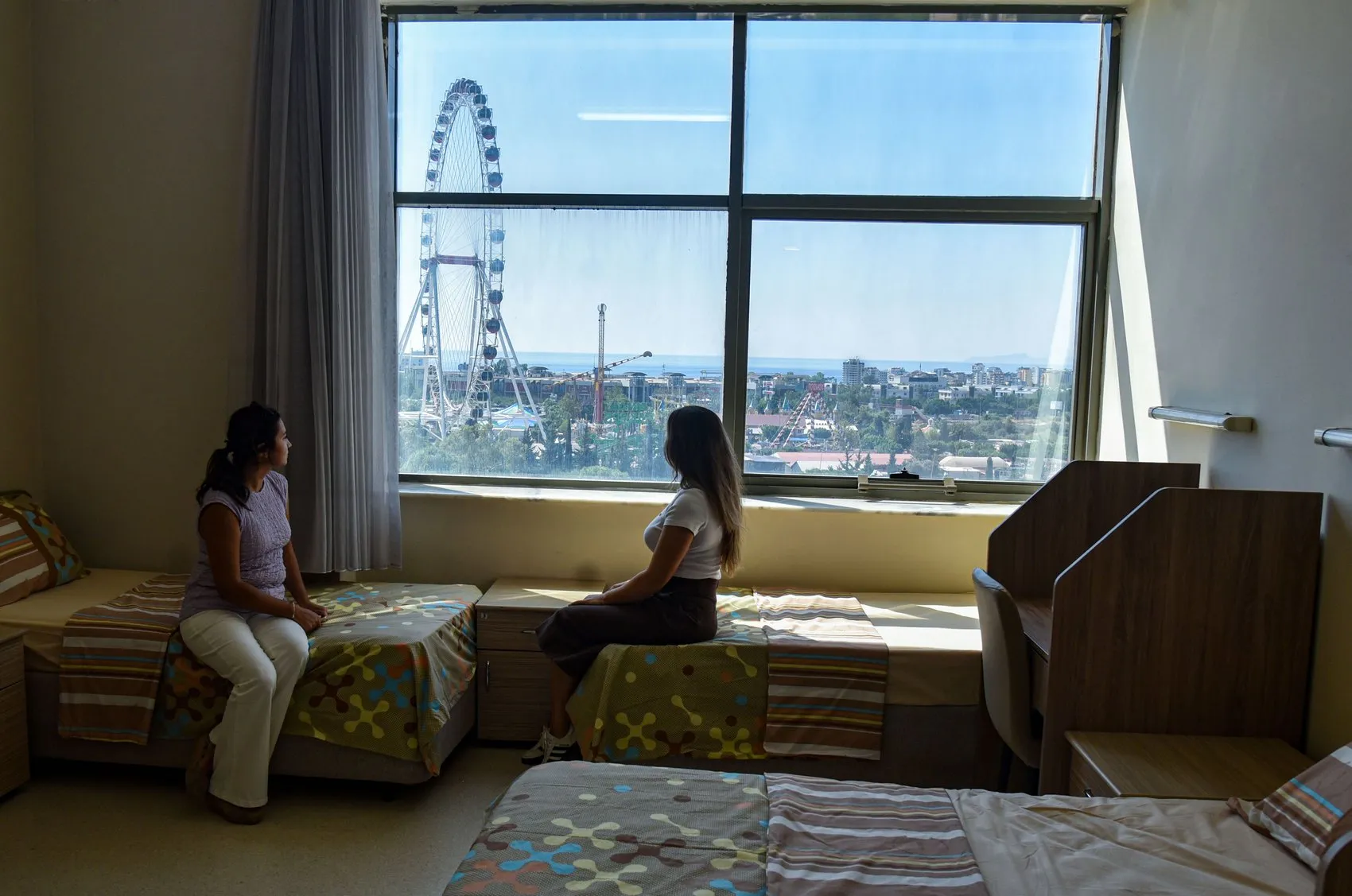 Milyonluk manzaraya bin liraya komşuluk: Antalya'da öğrencilere 5 yıldızlı otel konforu