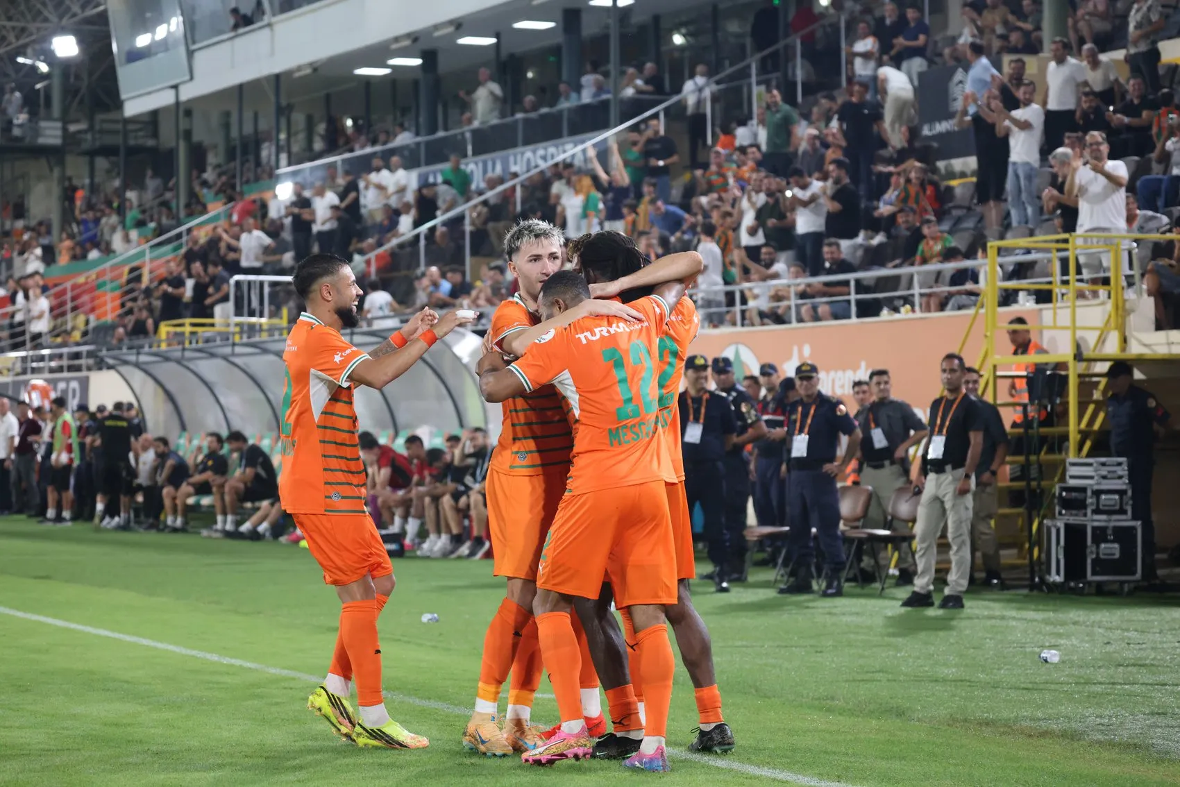 Alanya'da nefes kesen düello: Göztepe öne geçti, ev sahibi pes etmedi
