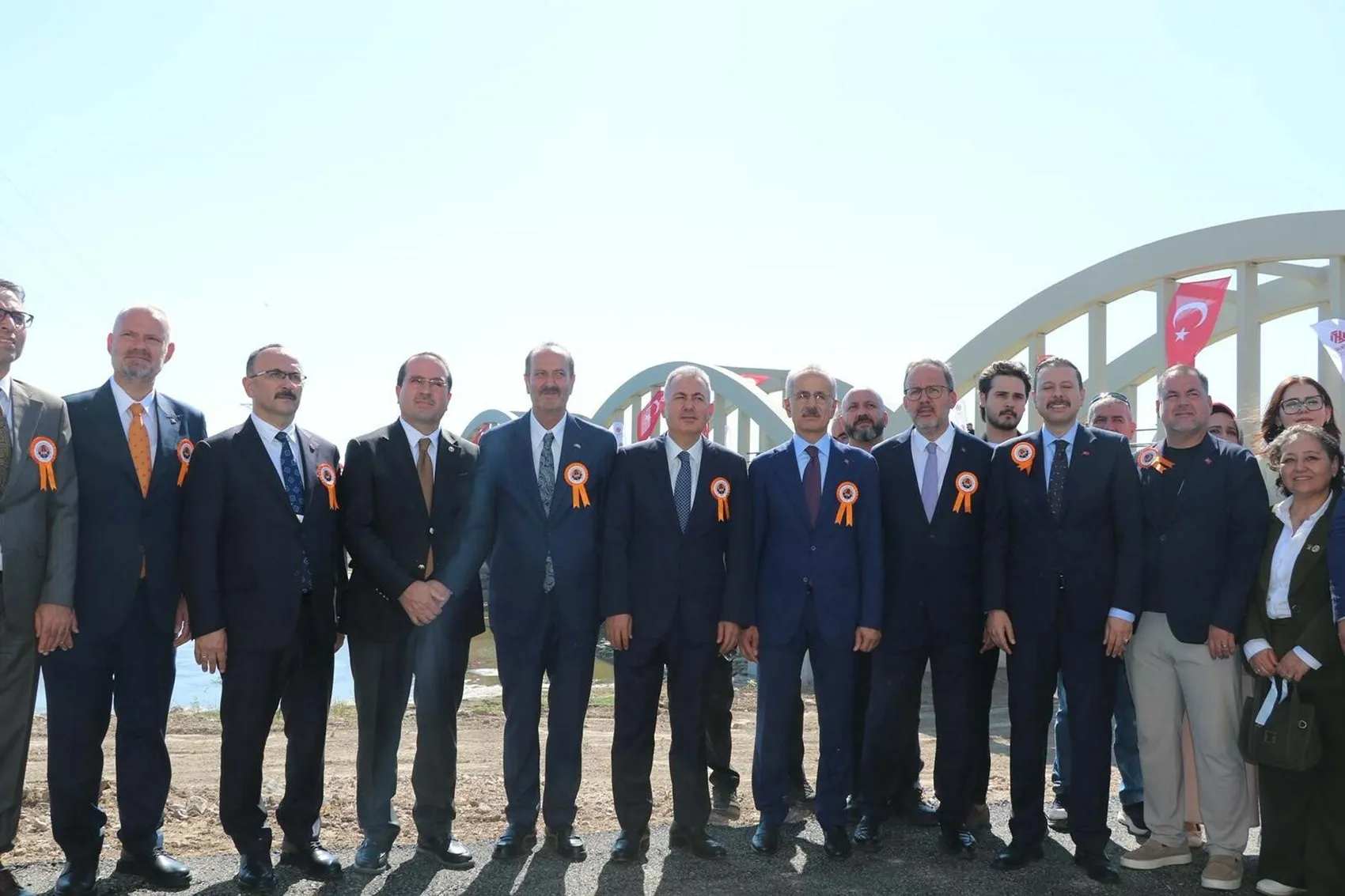 İzmir'in hafızası yeniden canlandı: Tarihi köprü aslına uygun şekilde ayağa kaldırıldı