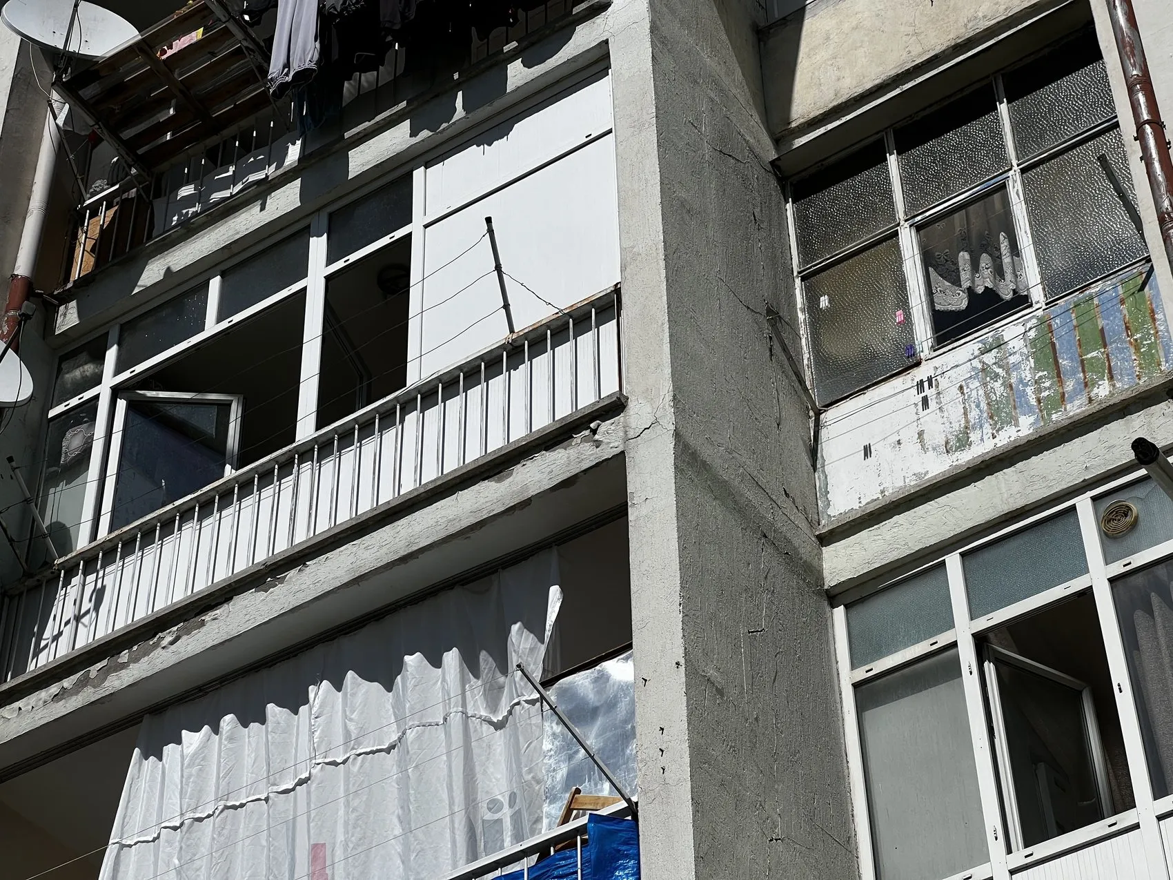 Kayseri'de apartman dairesinden gelen ağır koku acı gerçeği ortaya çıkardı