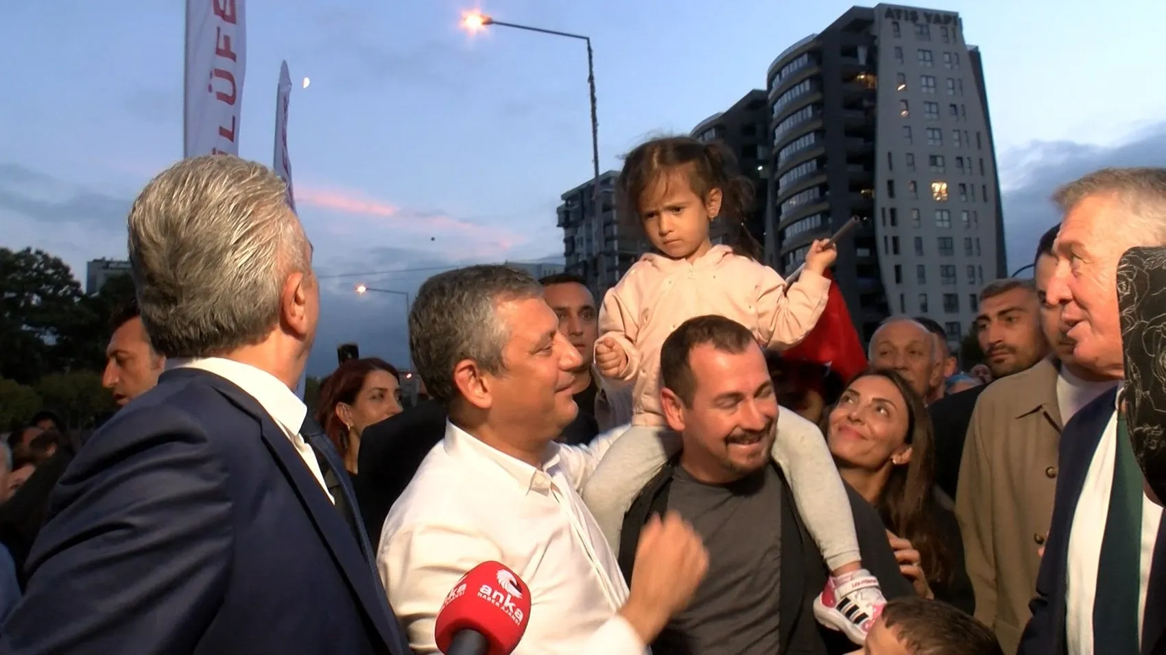 Özgür Özel'den Bursa'da dikkat çeken çıkış: Beni listenin eksik kalan yerine yazın