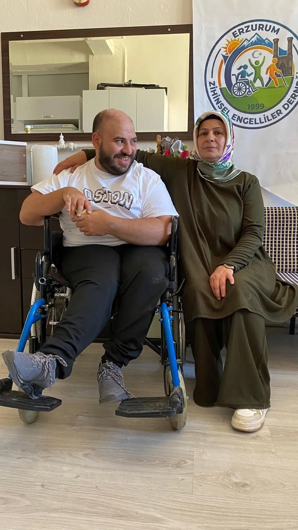 Erzurum'da engelleri aşmak için önce merdivenleri aşmaları gerekiyor