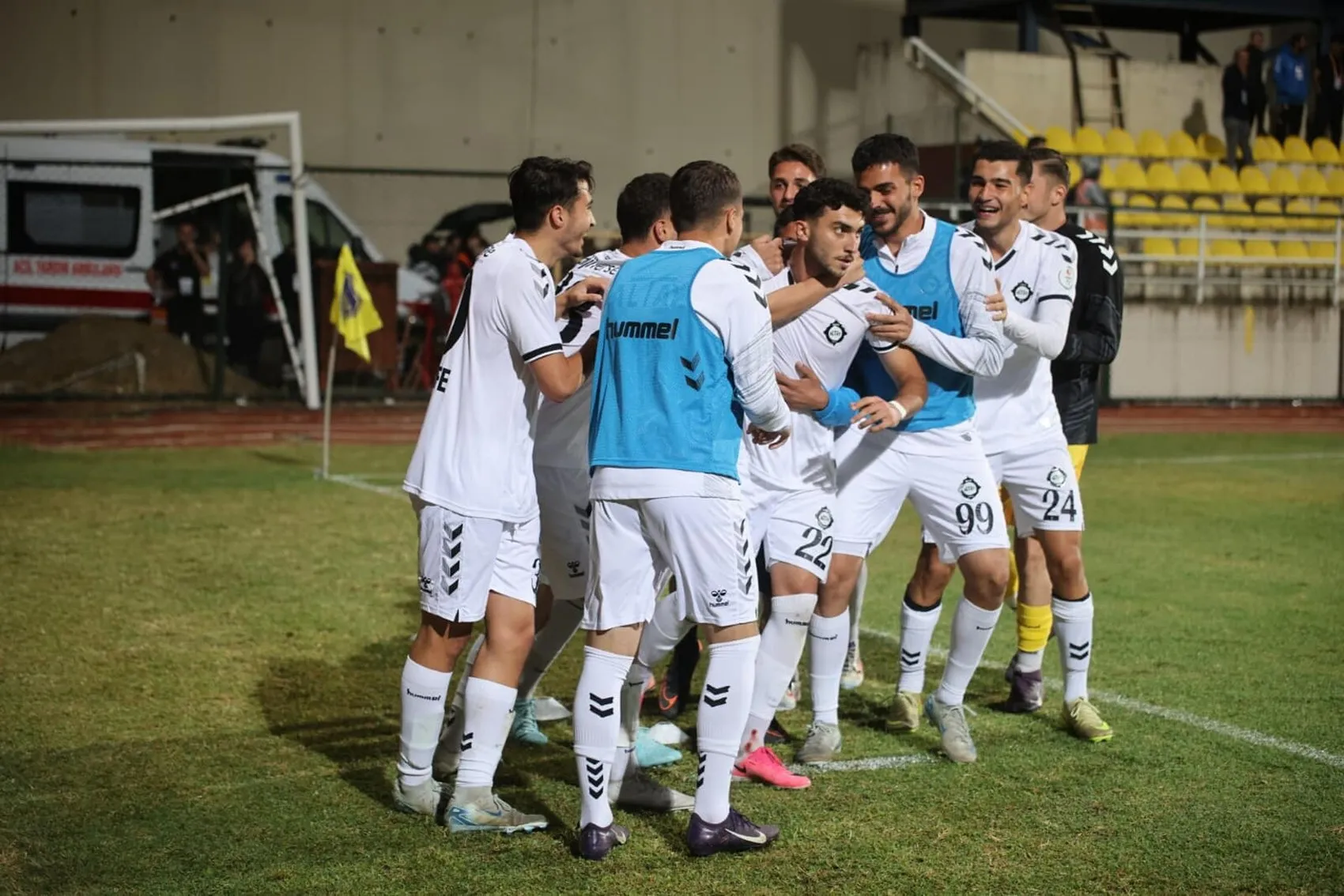 İzmir derbisinde gençlerin zaferi: Yönetimsiz Altay sahada devleşti