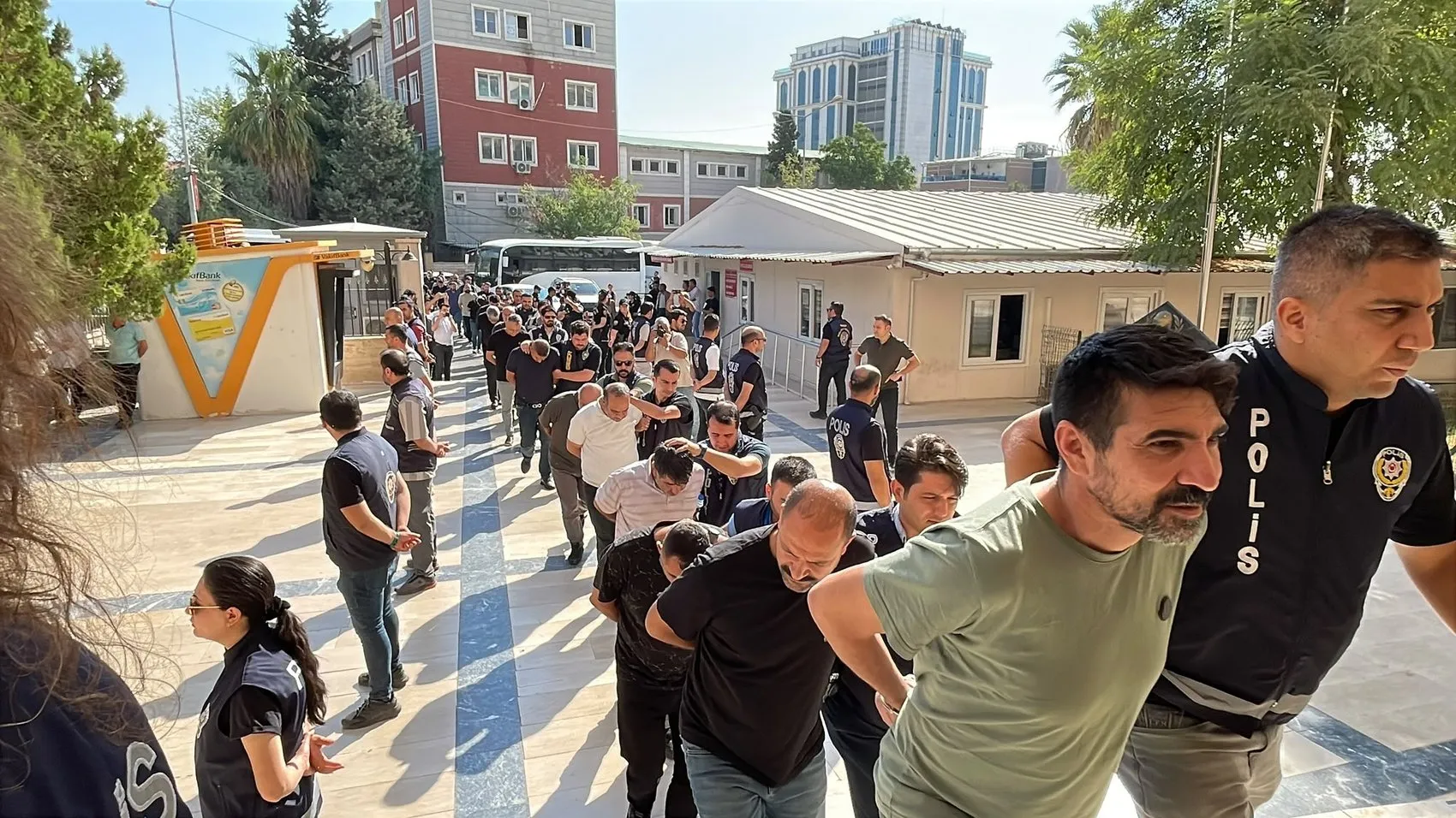 Milyarlarca liralık yasa dışı bahis ağı çökertildi: 27 kişi cezaevine gönderildi