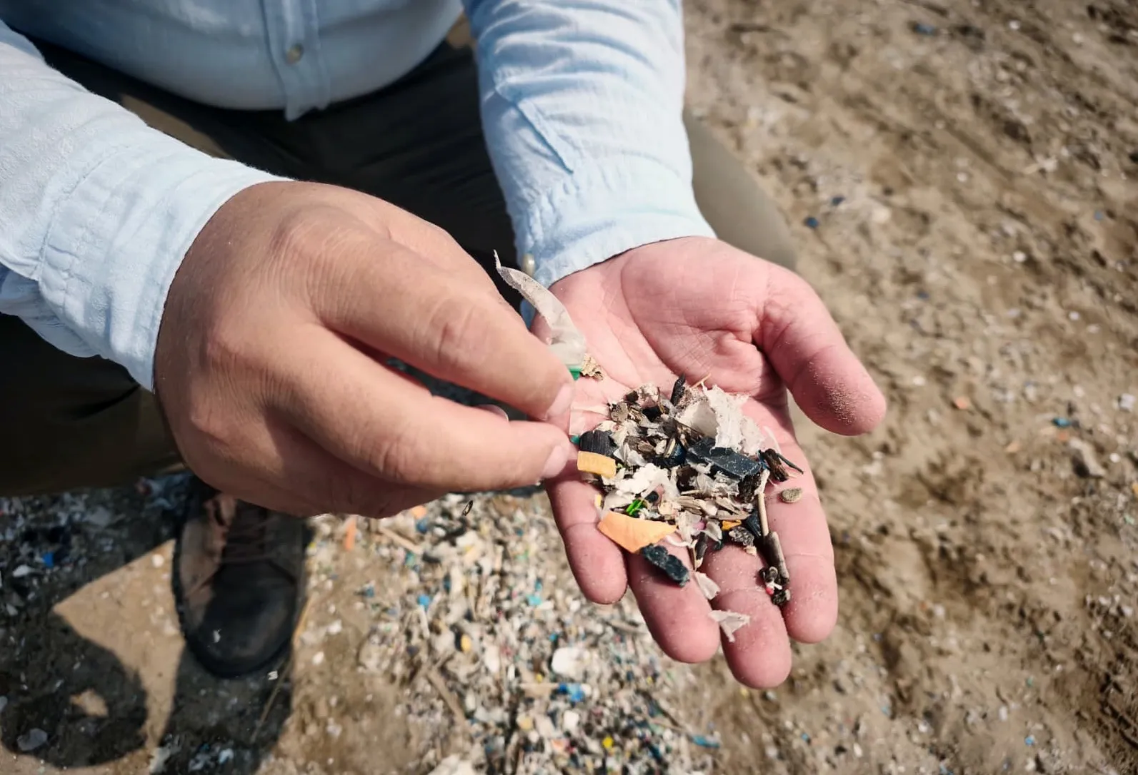 Akdeniz'in derinliklerinde sessiz istila: Balıkçı ağları artık deniz canlısı değil plastik doluyor