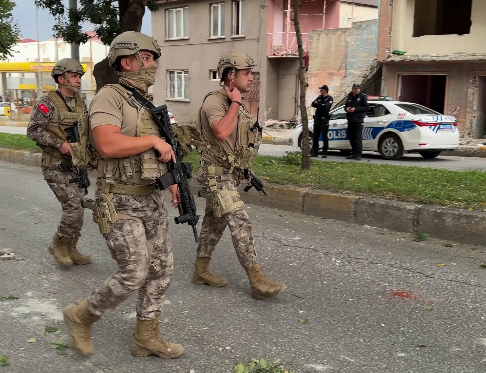 Erzurum'da aile kavgası kanlı bitti: Biri polis 12 kişi yaralandı