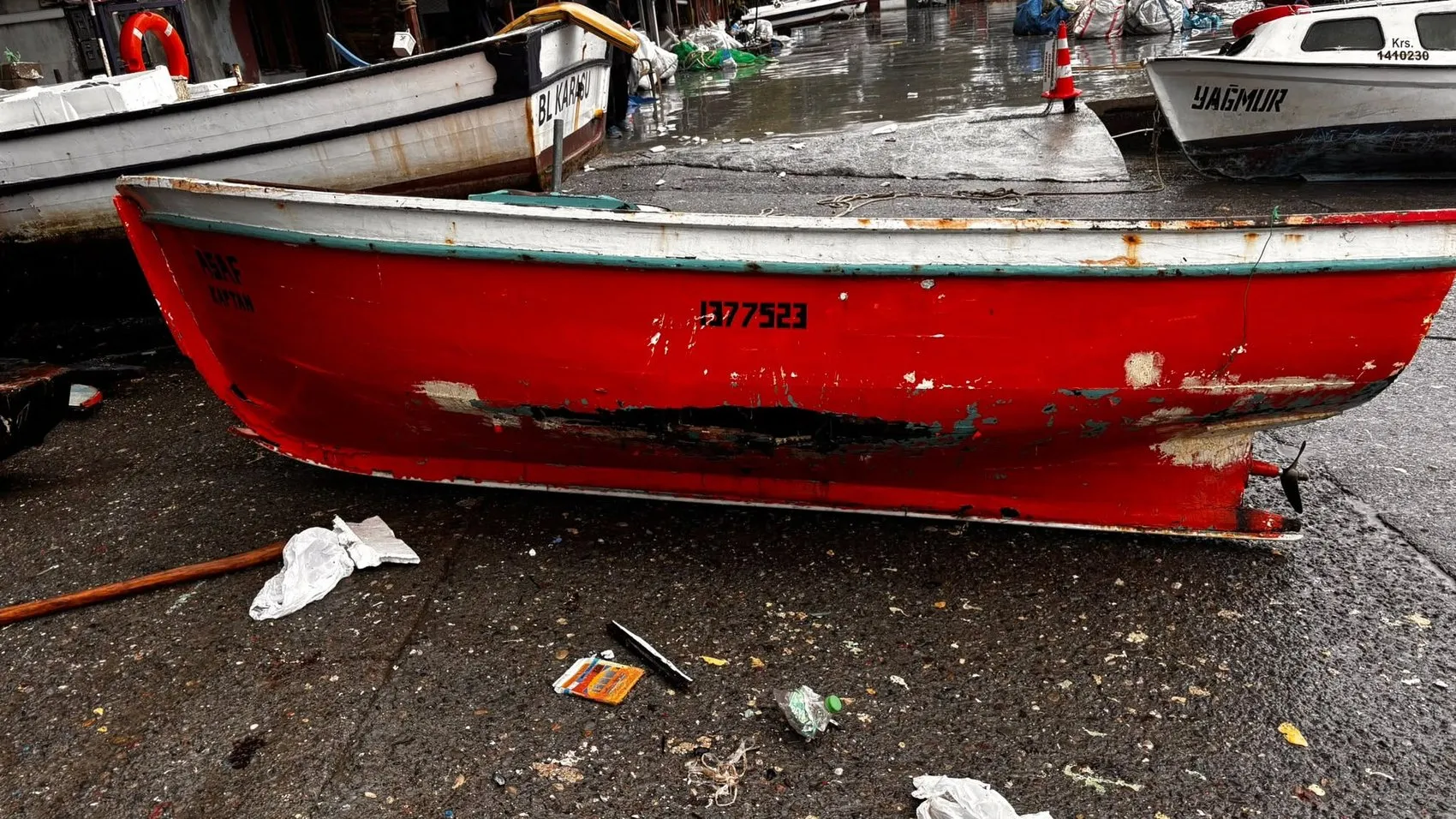 Akçakoca'da kabus dolu gece: Dereler taştı, tekneler parçalandı