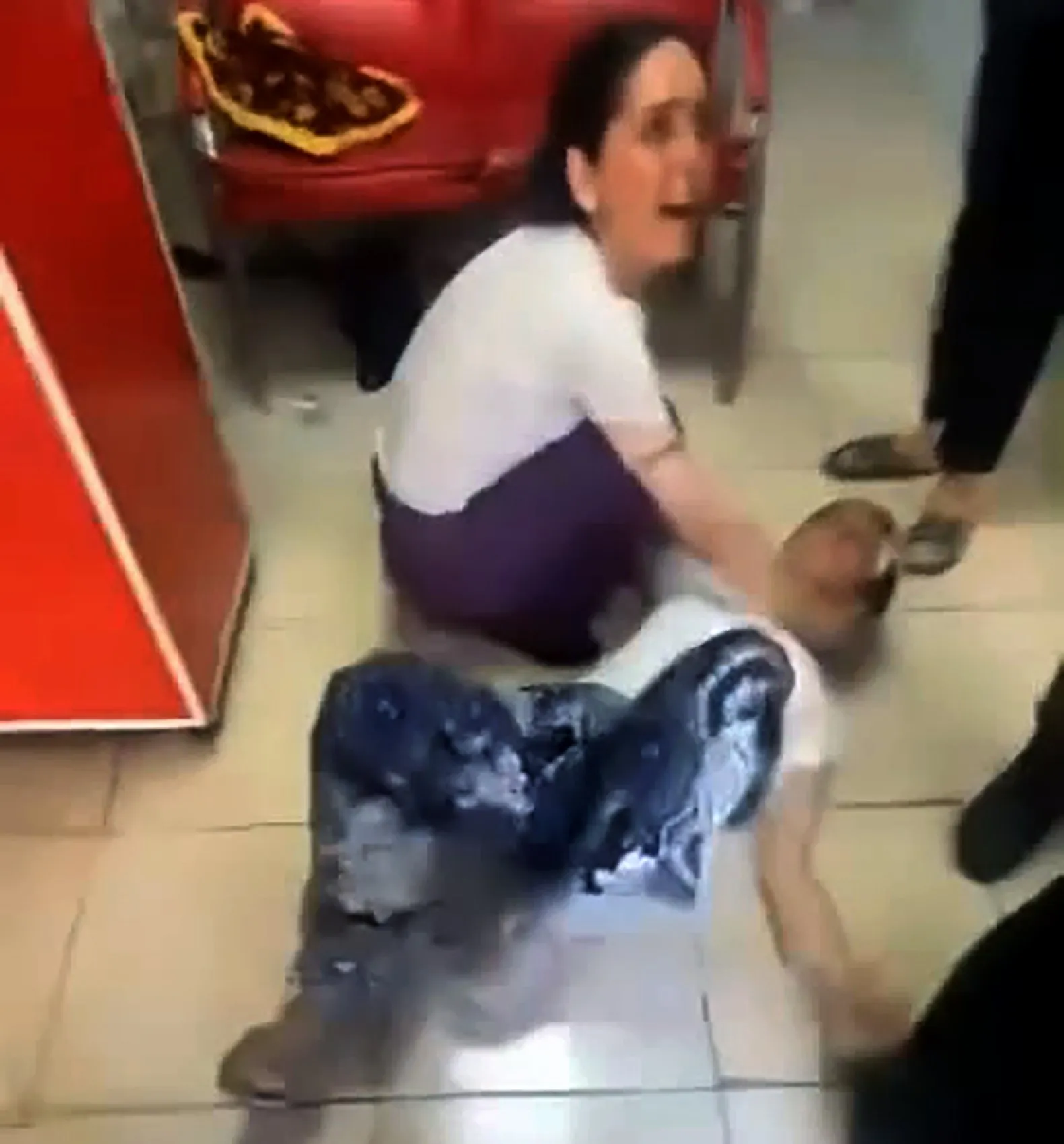 Adana'da pes dedirten hırsızlık girişimi: Epilepsi nöbeti taklidiyle kurtulmaya çalıştılar