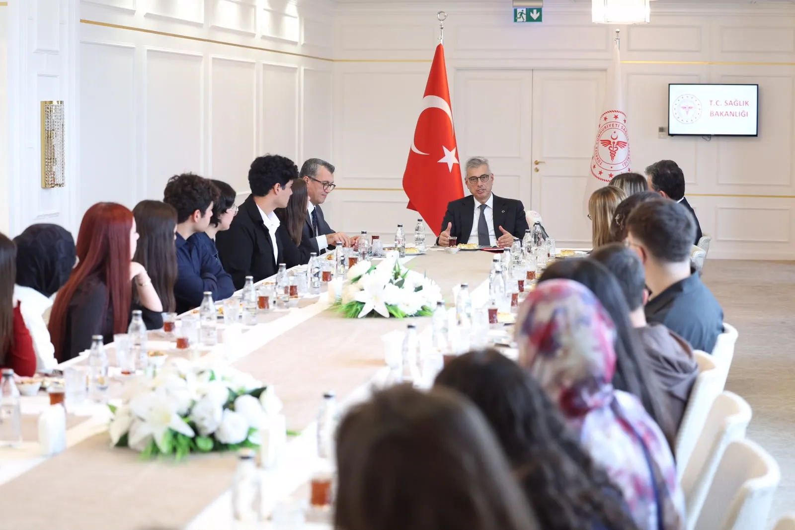 Geleceğin Hekimlerine Bakan Memişoğlu'ndan Vefa ve İdealizm Dersi