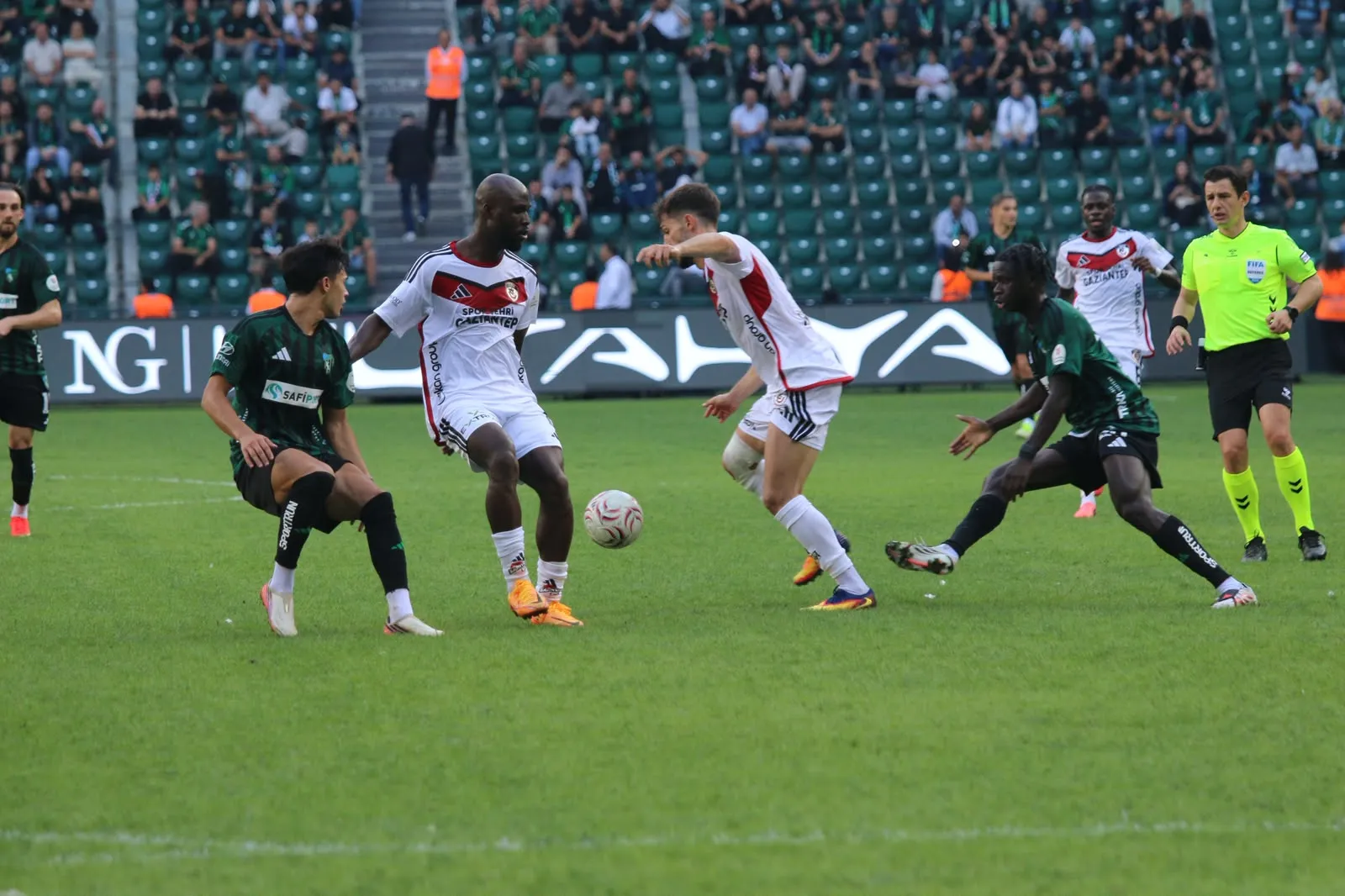 Kocaelispor evinde fırtına gibi esti: Gaziantep FK'ya geçit yok