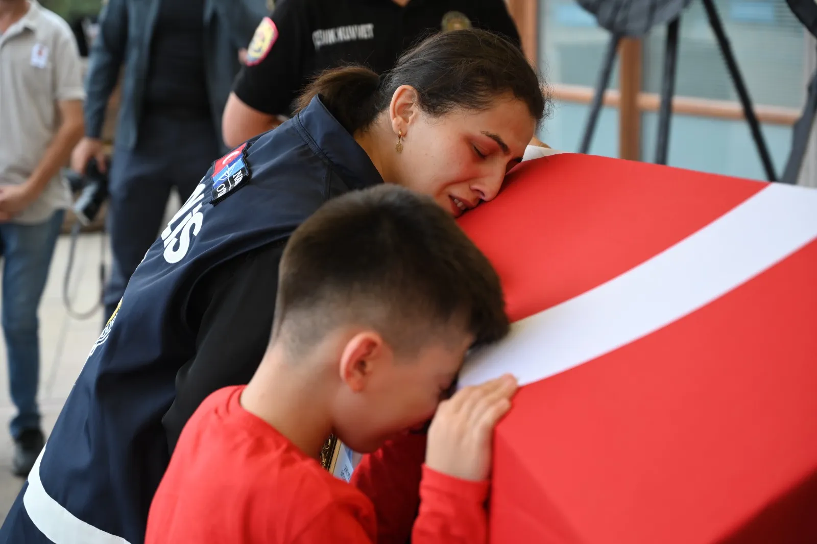 Görevi başında şehit düşen polis memuru Batuhan Sarıyalçınkaya son yolculuğuna uğurlandı
