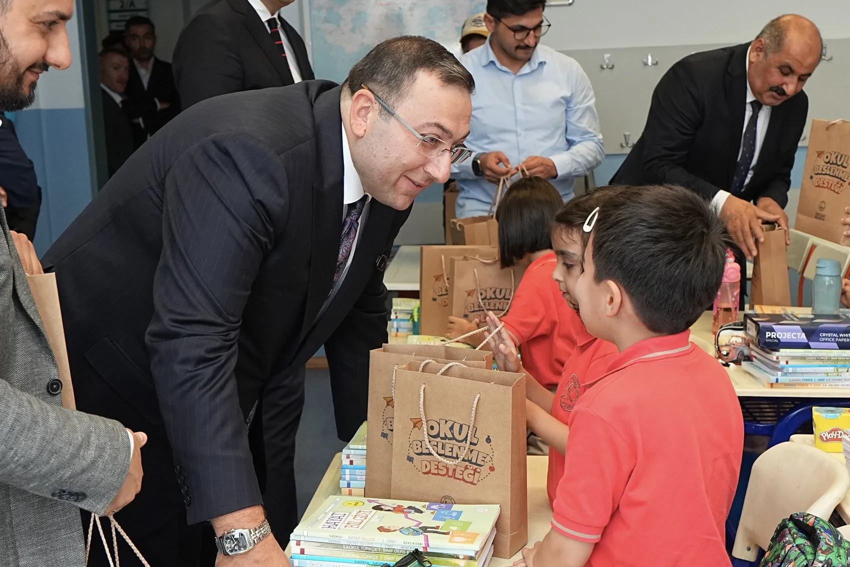 Üsküdar'da okul bahçelerinde yankılanan ilk ders zili: Geleceğin mimarları sınıflarına kavuştu