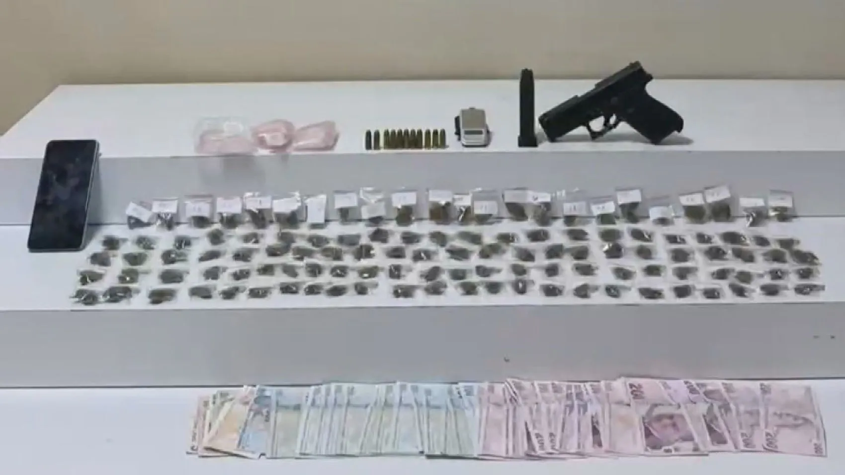 Beyoğlu'ndaki zehir tacirlerine dron destekli baskın: 3 kişi cezaevine gönderildi