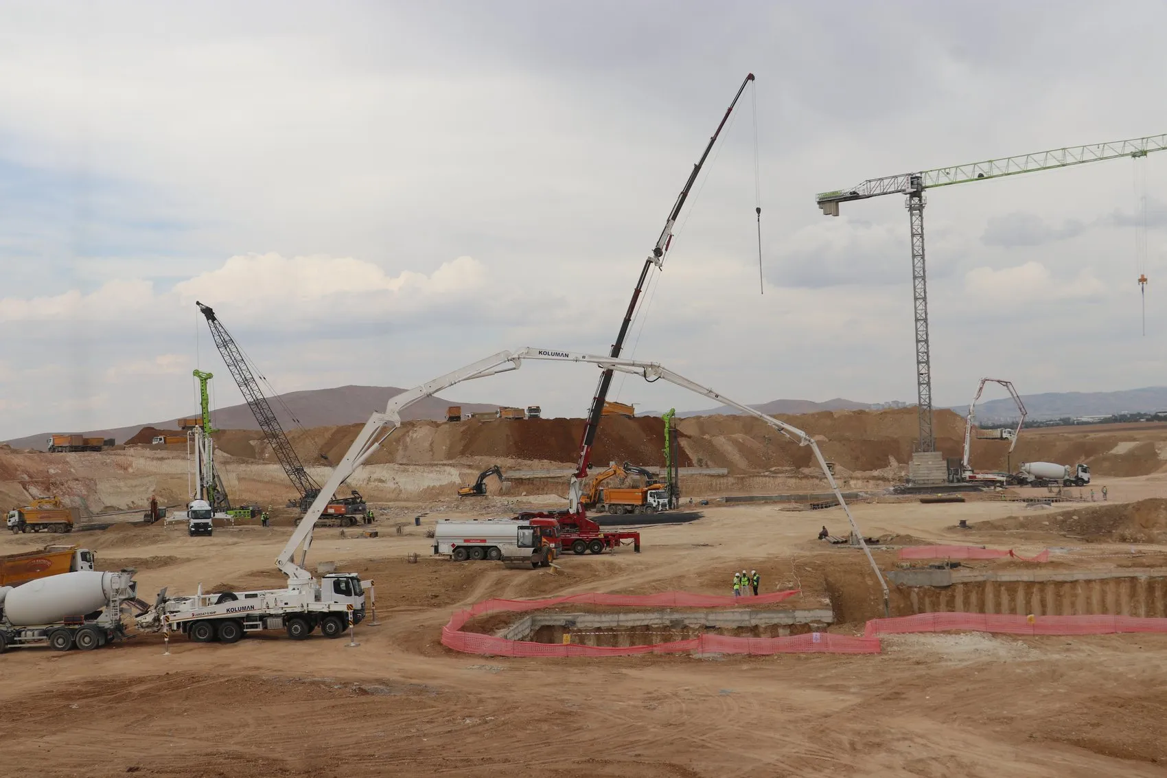 Sağlıkta memnuniyet oranları zirveye taşındı: Elazığ'da dev yatırımın temelleri atıldı