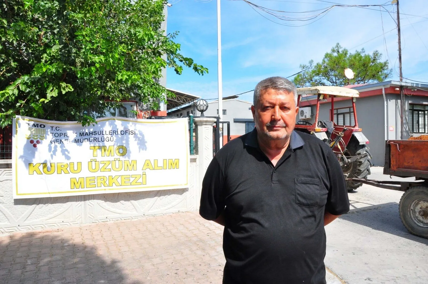 Manisa'da üzüm üreticisinin yüzü güldü: TMO önünde uzun traktör kuyrukları