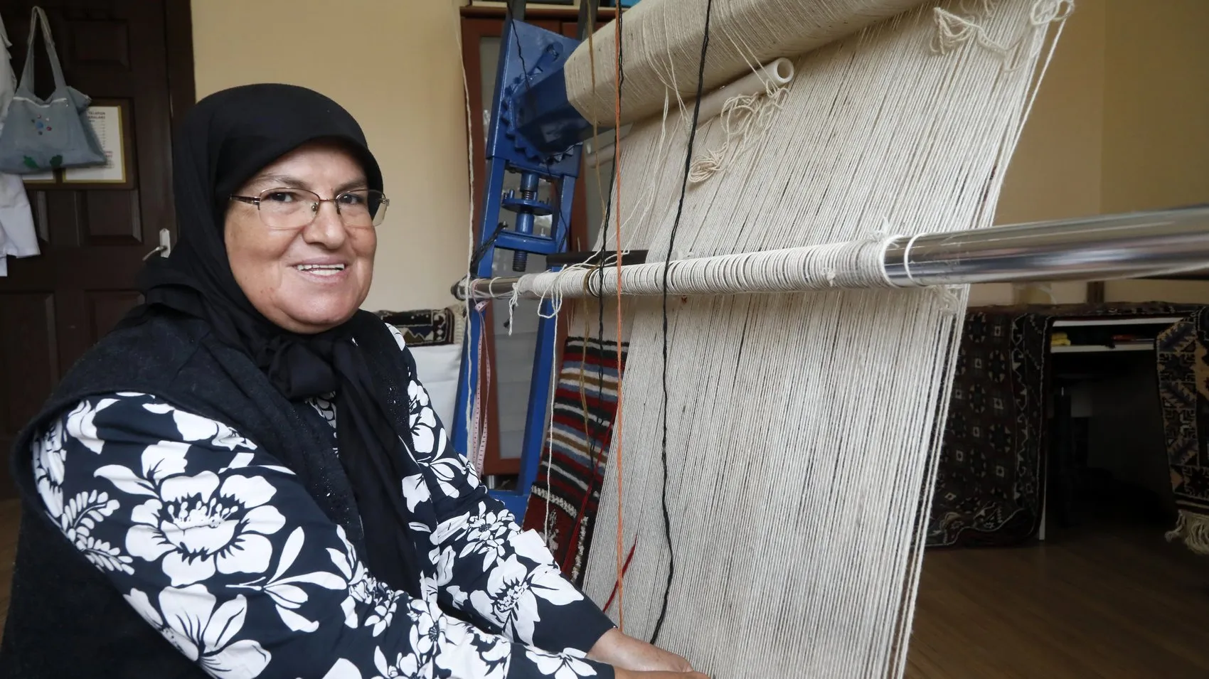 13 yaşında kendi evini inşa ettiren zanaatkar: Halı tezgahında geçen bir ömür