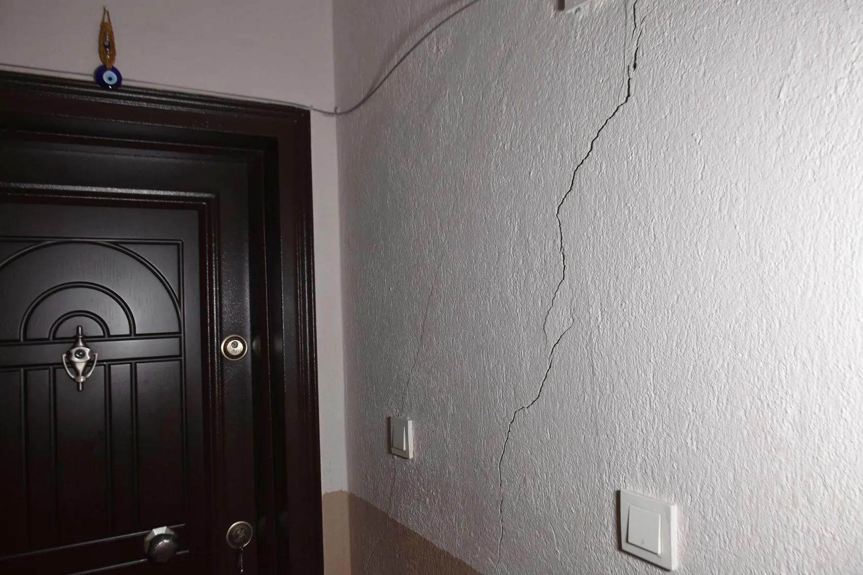 Buca'da tünel inşaatı mahalle kültürünü bitirdi: Esnaf kepenk kapatıyor, sakinler korku içinde
