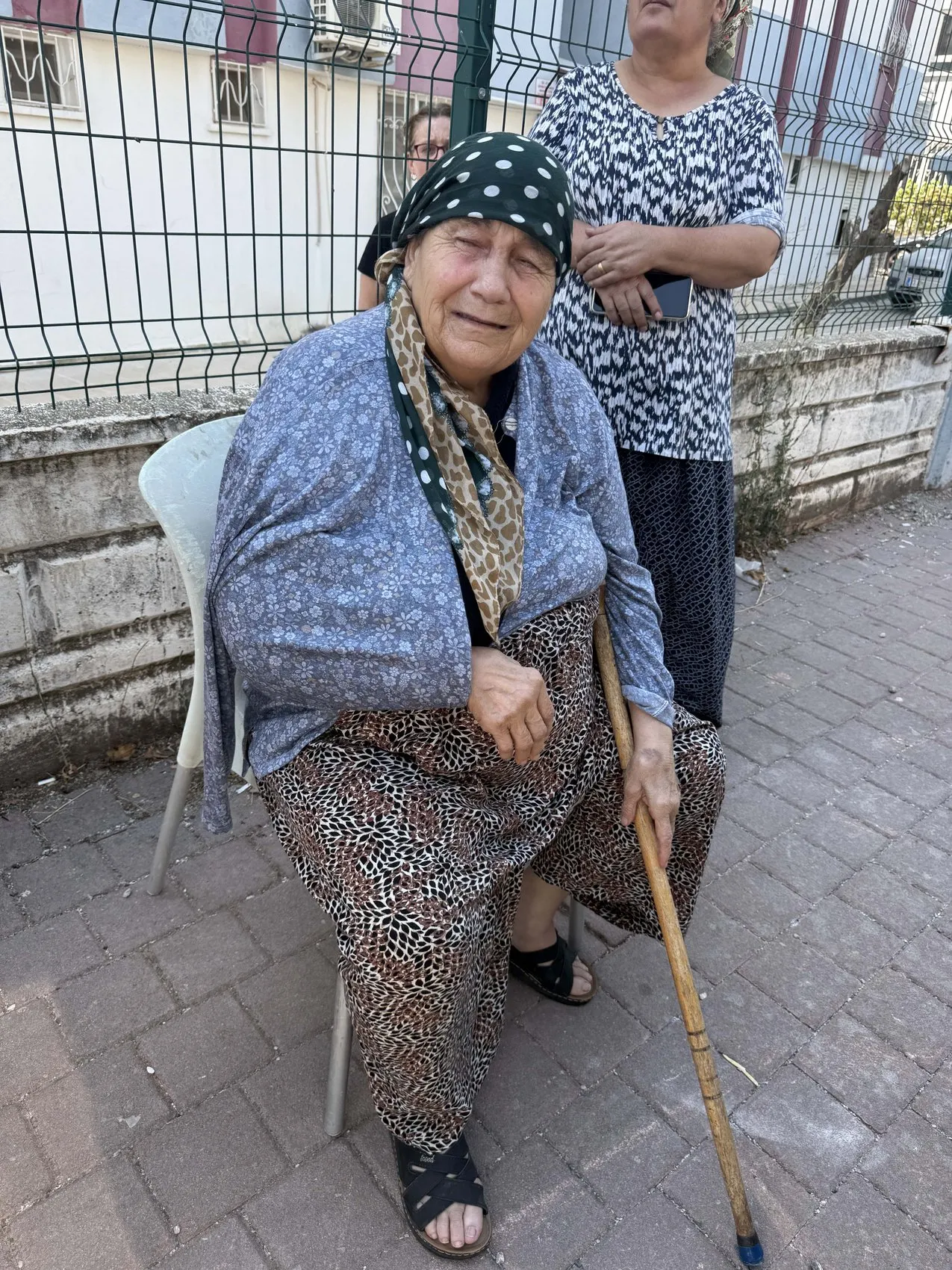 Antalya'da korku dolu anlar: Alevlerin evine ulaştığını sanan yaşlı kadın gözyaşlarına boğuldu