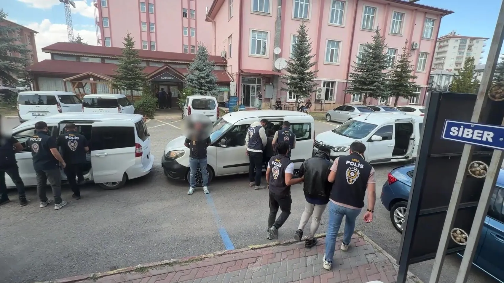 Sivas merkezli bahis ağında 72 milyon liralık vurgun: Üç kişi cezaevine gönderildi