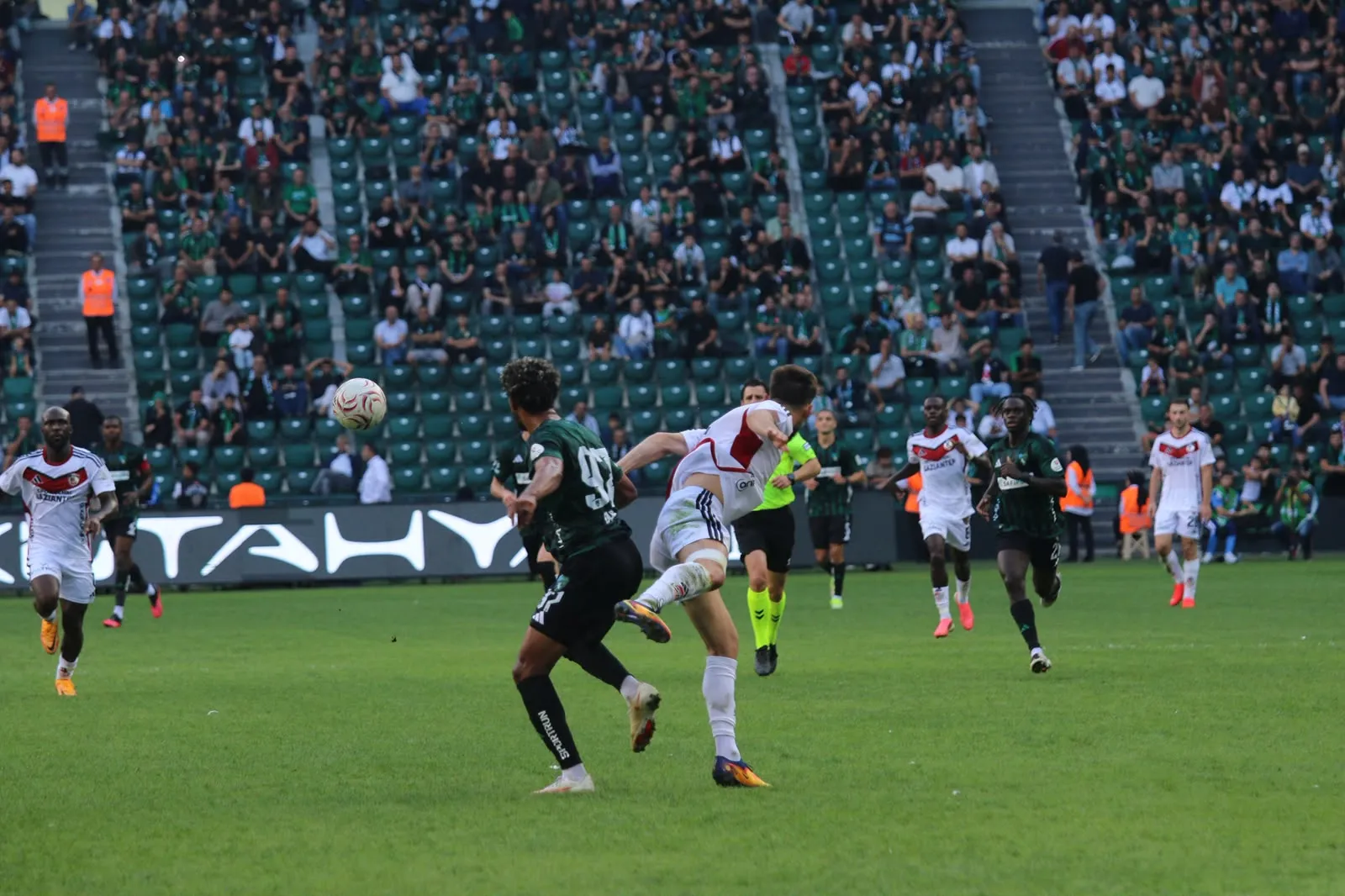 Kocaelispor evinde fırtına gibi esti: Gaziantep FK'ya geçit yok