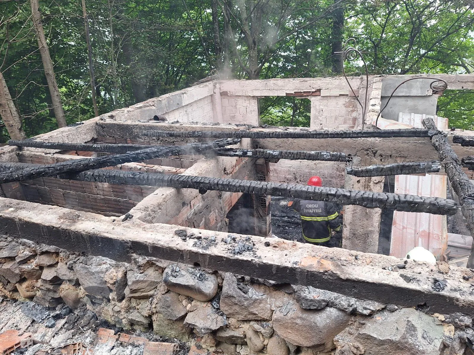 Fındık hasadı için geldikleri baba ocağında kabusu yaşadılar: Mutfaktaki patlama faciaya dönüştü
