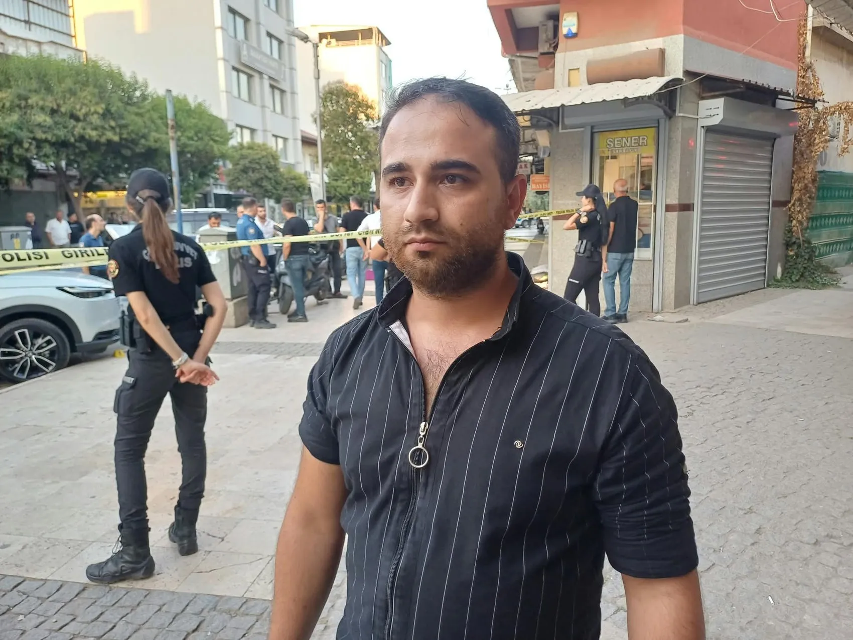 Salihli'de kuyumcu dehşeti: Esnafın cesareti soyguncuyu durdurdu