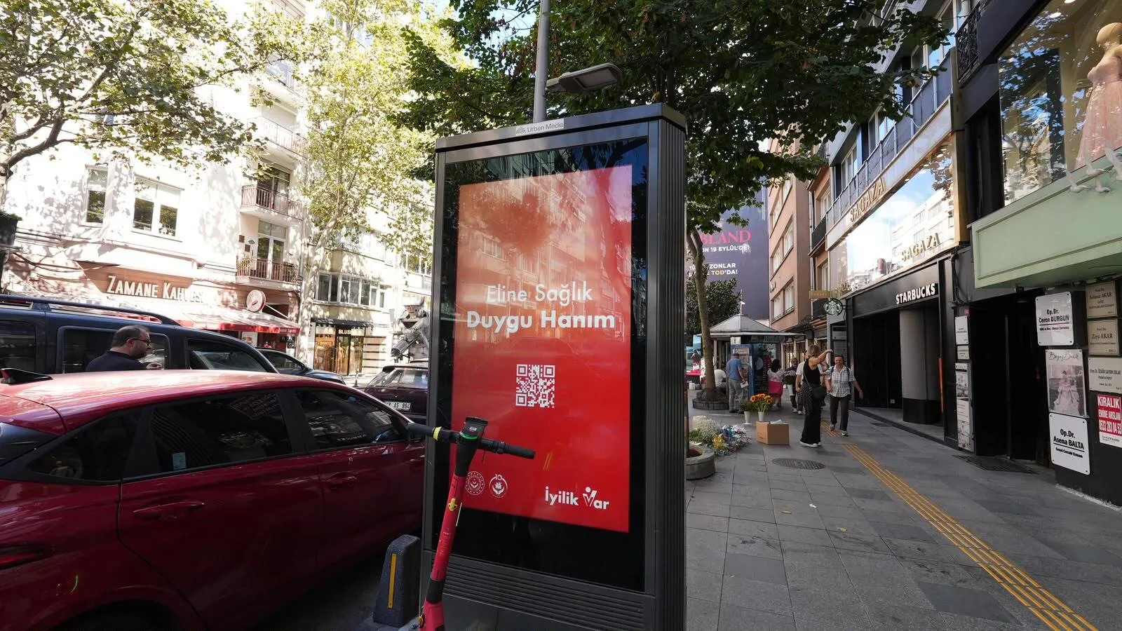 Billboardlardaki gizemli teşekkür mesajlarının sırrı çözüldü: İyilik hareketi başlıyor