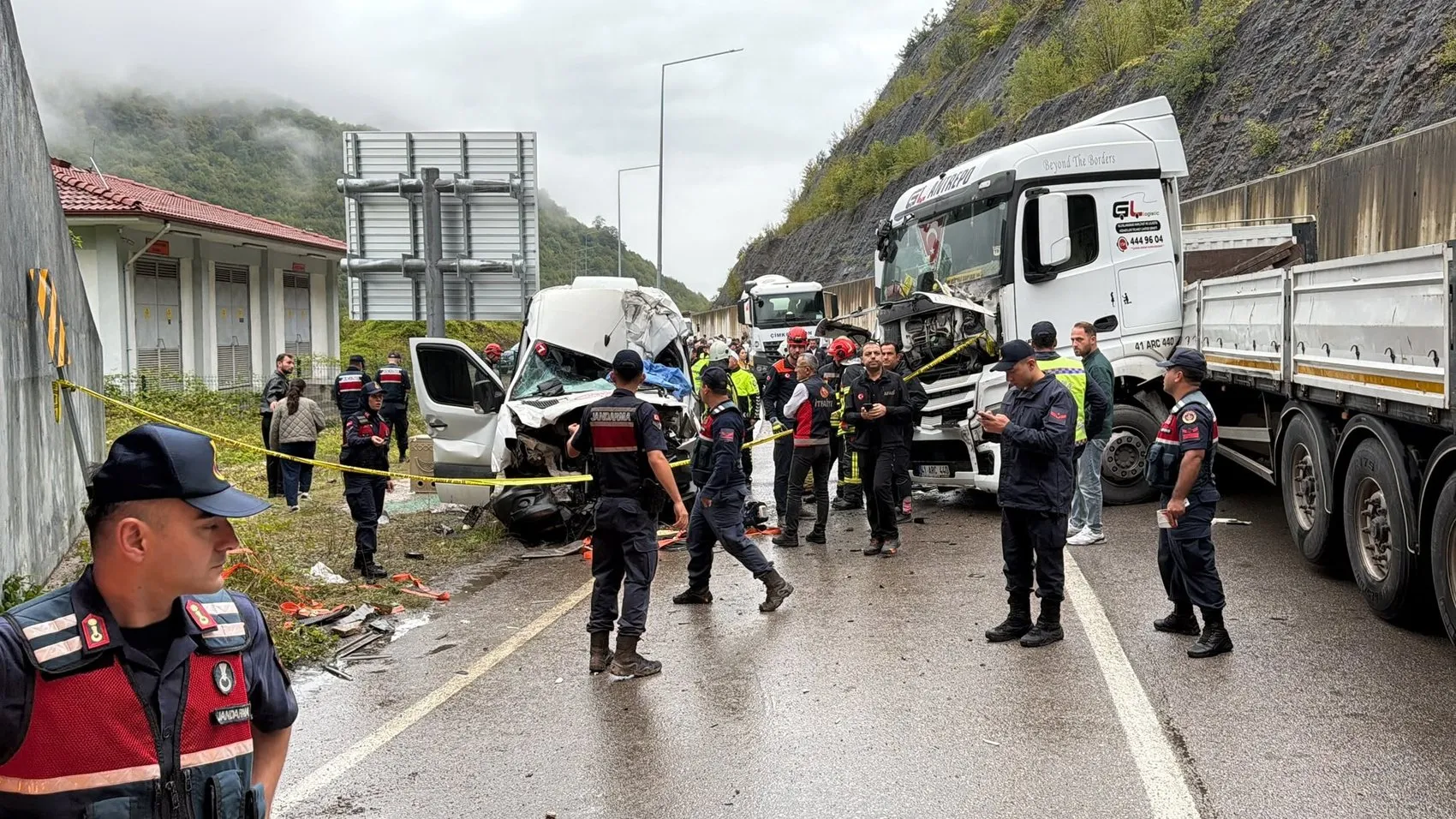 Bartın-Karabük yolunda tünel çıkışında can pazarı: Bir sürücü hayatını kaybetti