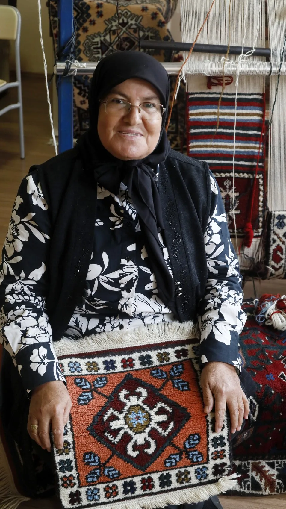 13 yaşında kendi evini inşa ettiren zanaatkar: Halı tezgahında geçen bir ömür