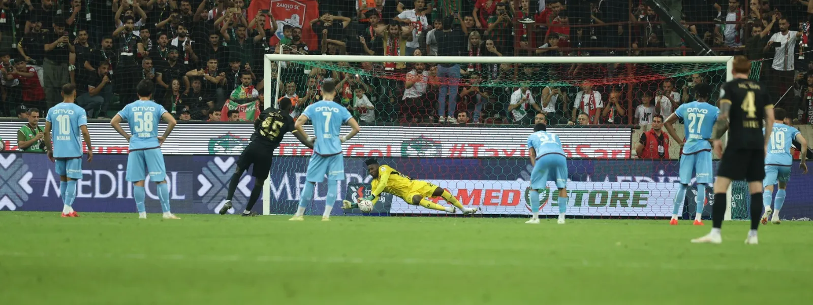 Trabzonspor'un kalesinde devleşen isim: Andre Onana sadece kurtarmıyor, oyunu da kuruyor