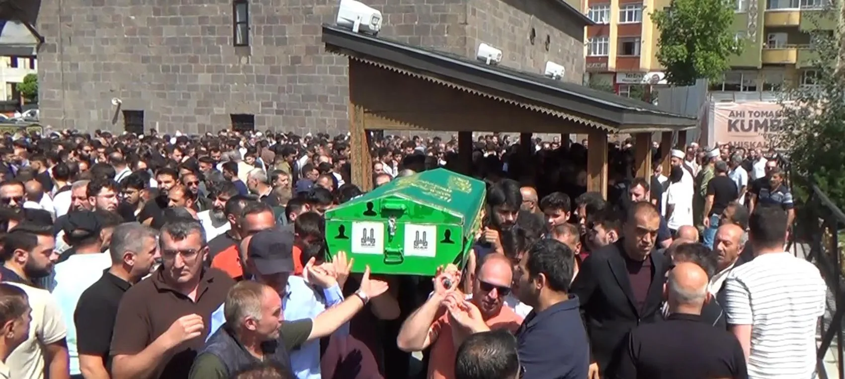 Mutlu bir günün ardından gelen acı haber: Nişan çekiminden dönen üç arkadaş şarampole yuvarlandı