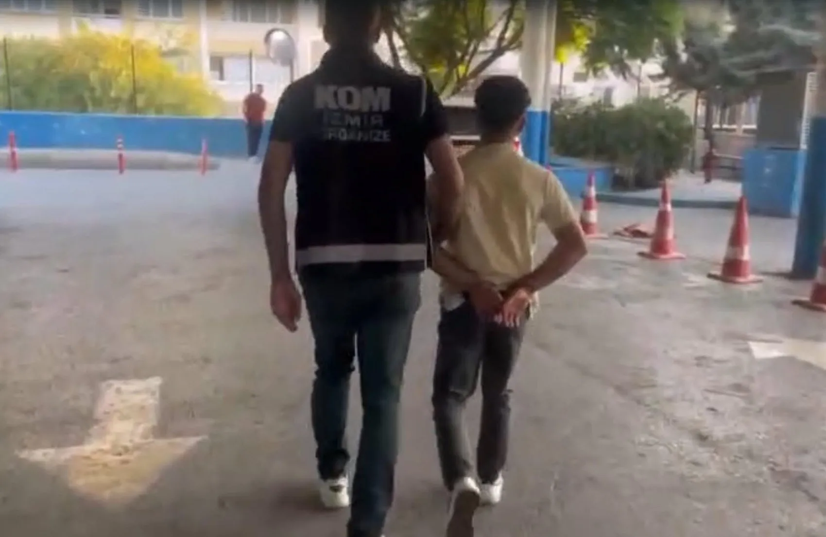 İzmir'de dijital ağlara sızan suç yapılanmalarına büyük darbe: 45 gözaltı