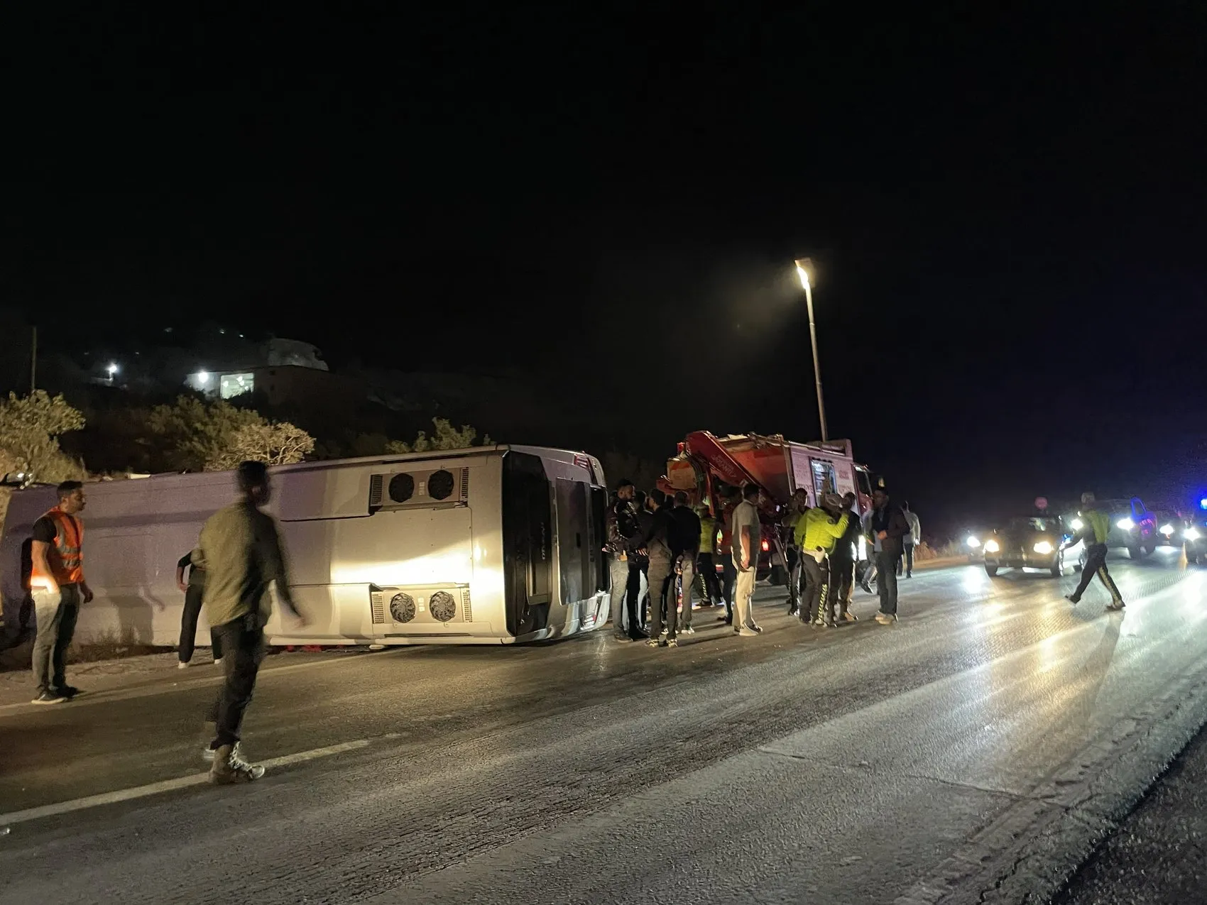 Gaziantep Nurdağı'nda korkunç kaza: Otobüs ve otomobil çarpıştı, 7 can kaybı