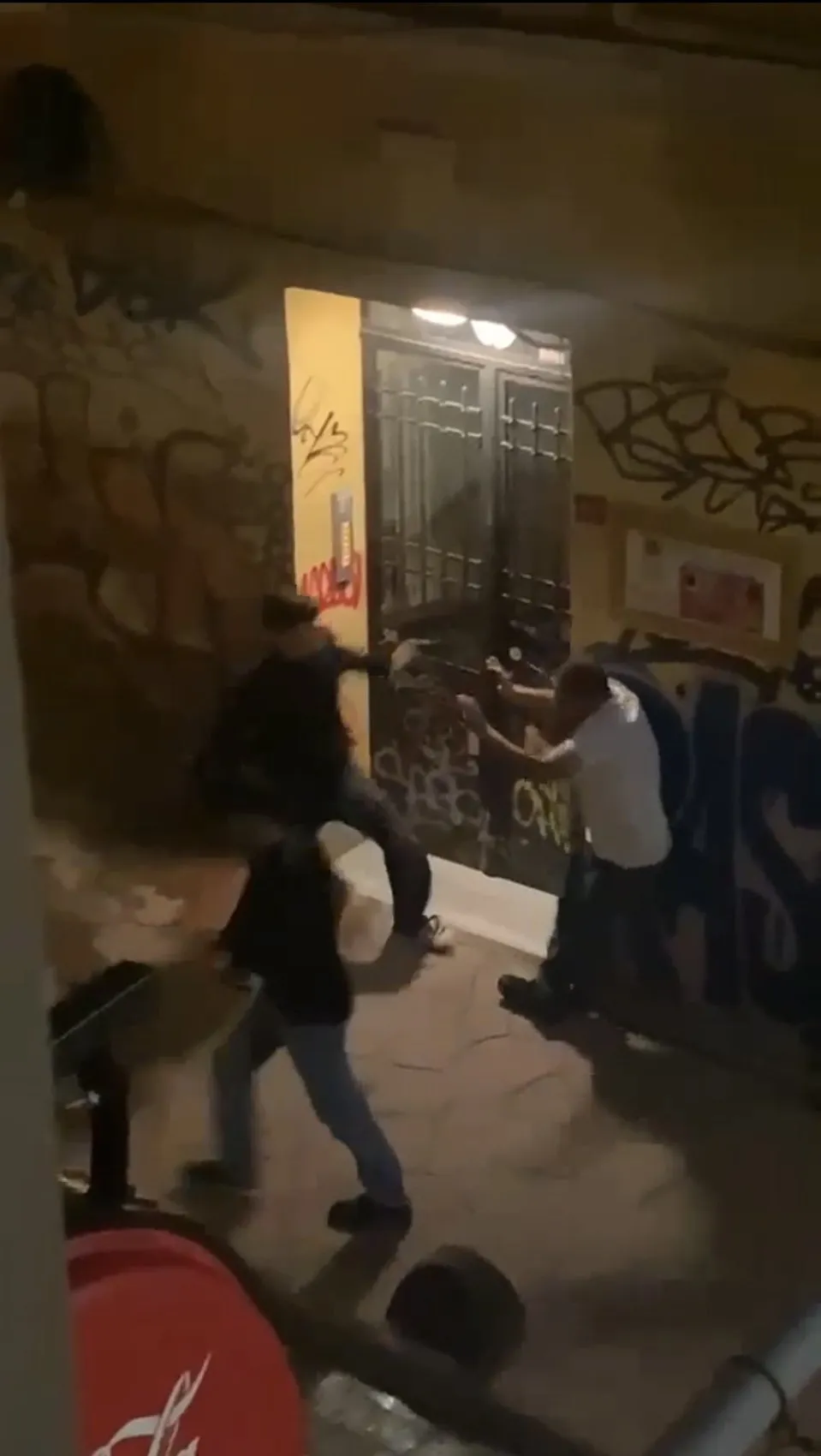 Beyoğlu'nun karanlık sokaklarında dehşet: 21 suç kayıtlı çocuk çete tutuklandı