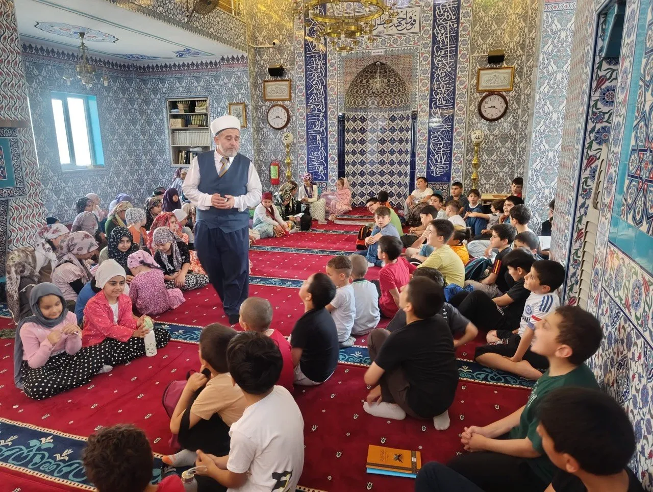 Cami bahçesinde yardım parası kavgası: Müezzin şikayetçi oldu, imamın saldırısına uğradı