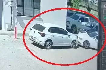 Diyarbakır'da site içinde korku dolu anlar: Kontrolden çıkan otomobil duvara çakıldı