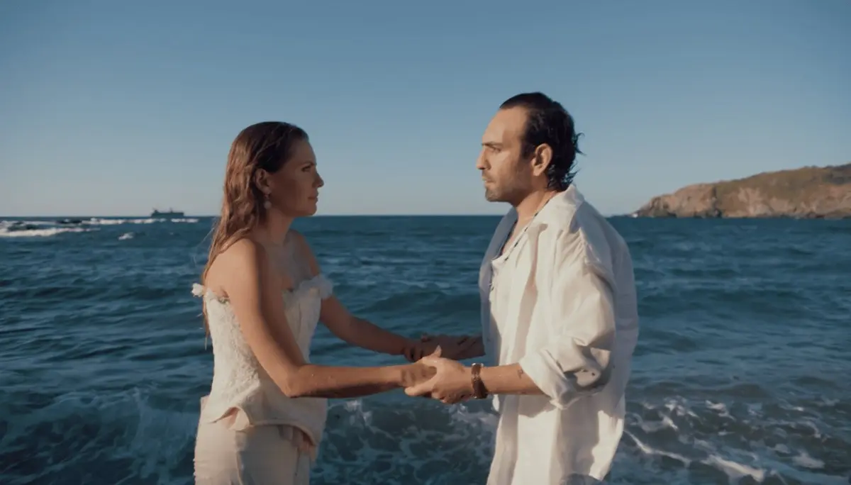 Tuzlu Kahve ilk bölüm kareleri! Yasemin Ergene değişimiyle gündemde 4