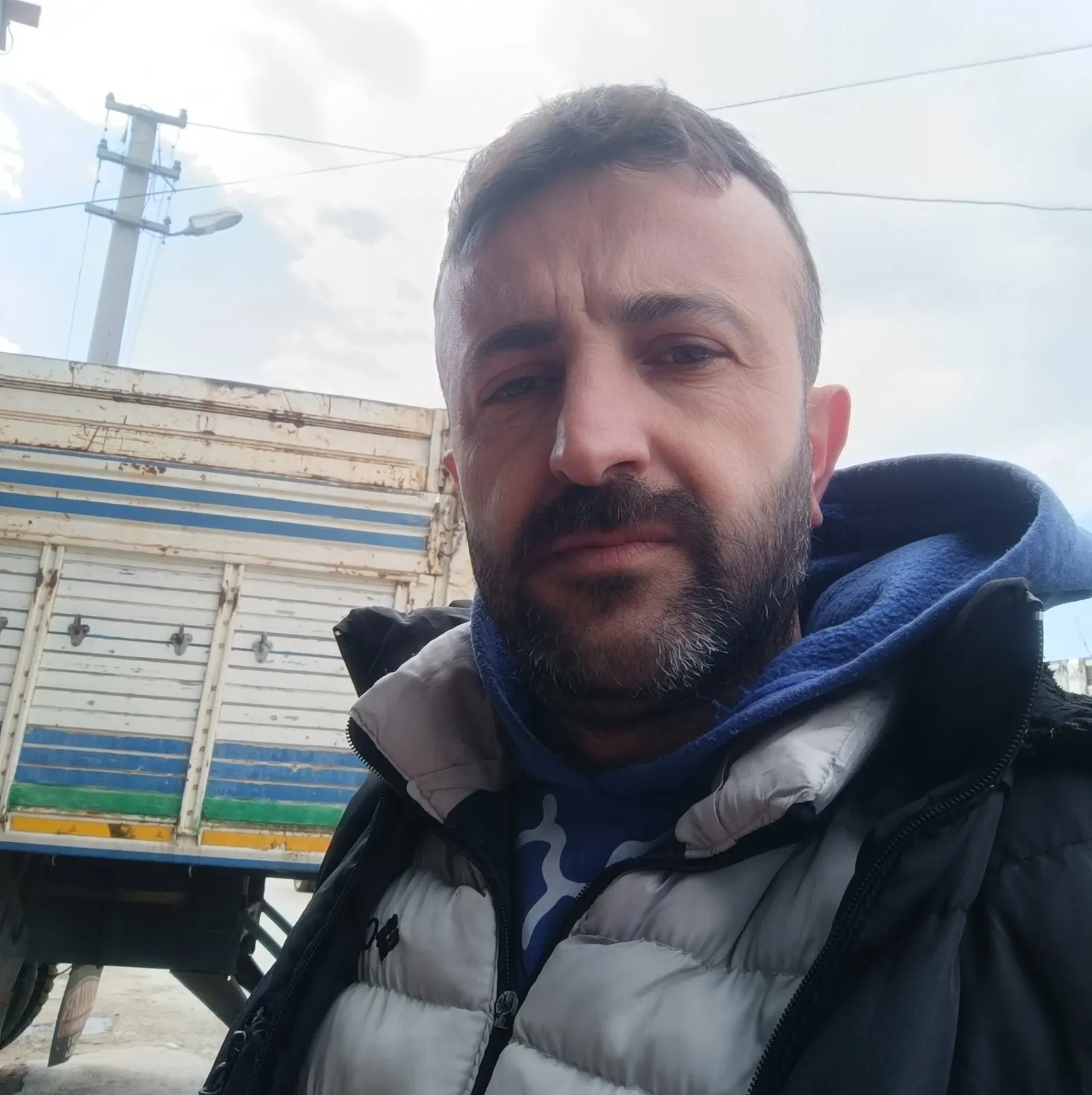Salihli'de kıraathanede şüpheli ölüm: İki kişi gözaltında
