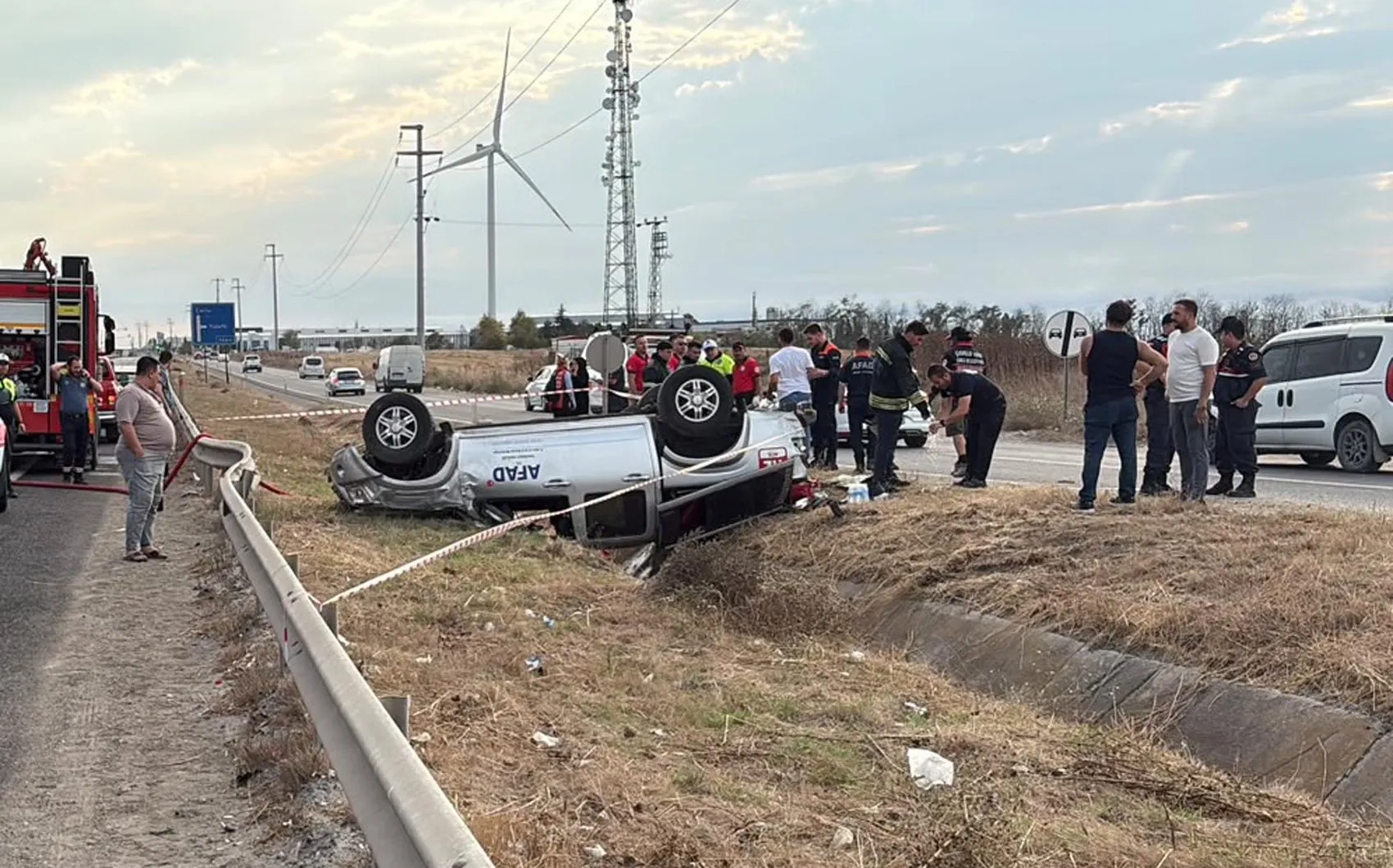 Çorlu yolunda AFAD aracından acı haber: Kaza sonrası kanalın içinde ters döndü