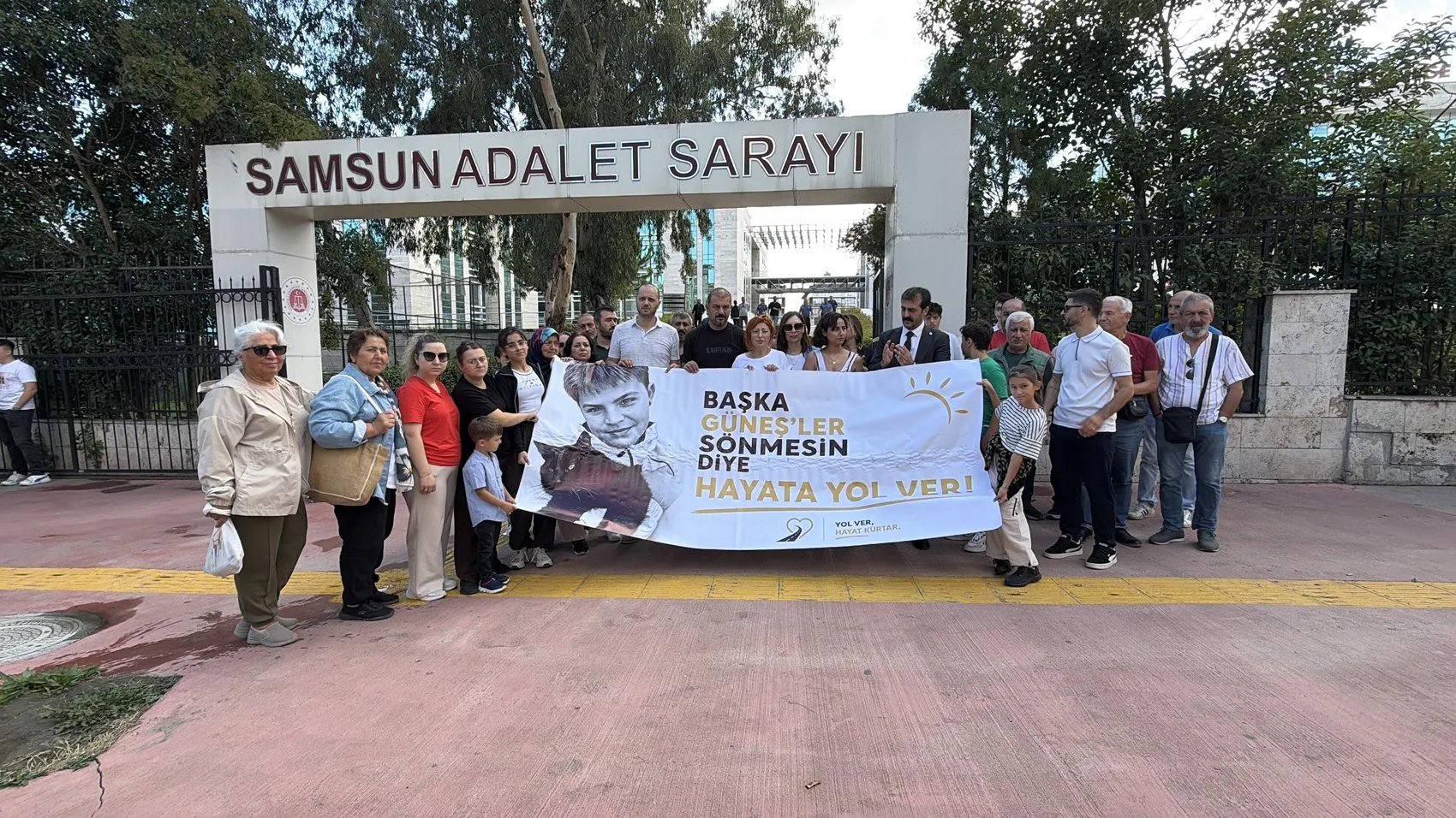 Güneş’in annesinden adliye koridorunda yürek yakan feryat: Sen bizim ışığımızı söndürdün
