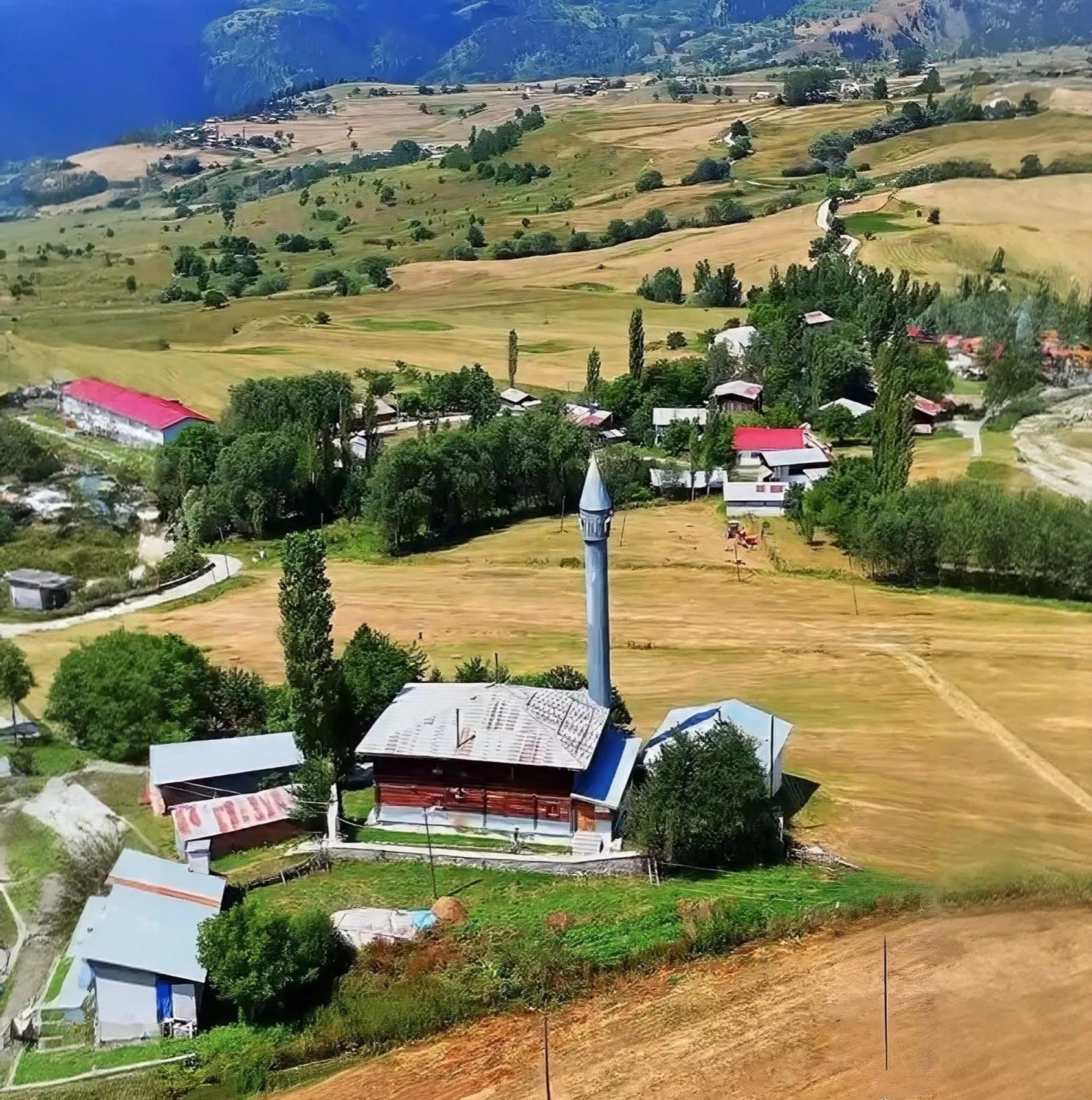 Artvin'de 95 yıllık hüzün: Tarihi cami alevlere teslim oldu