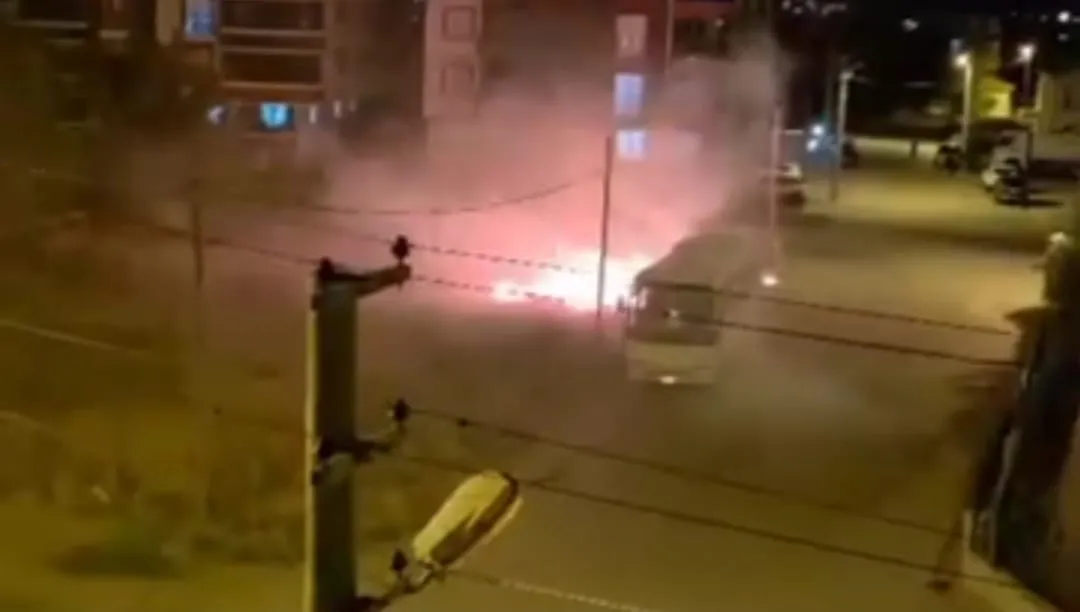 Kırşehir'de pes dedirten anlar: Yangını başlattı, itfaiyenin müdahalesini izleyip taksiyle uzaklaştı